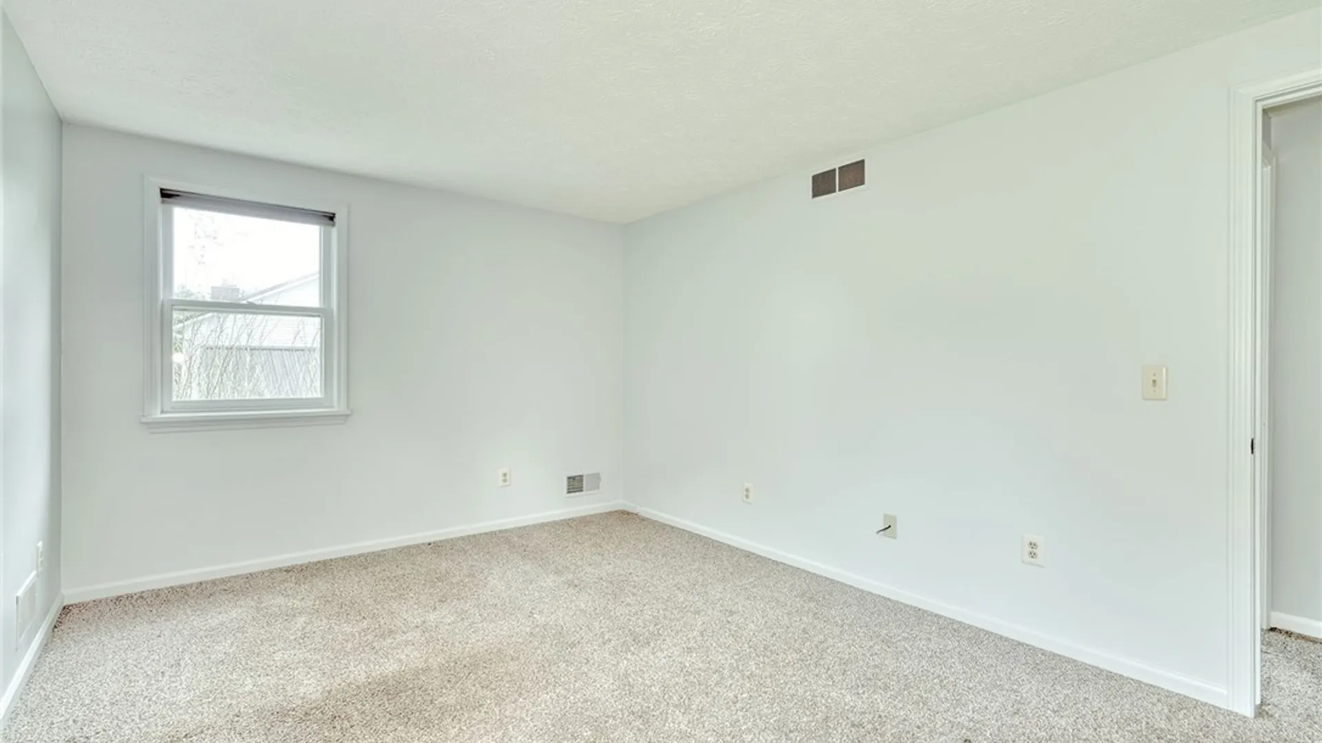 Property at 6 Hunters Pointe, Pittsford, NY 14534 38