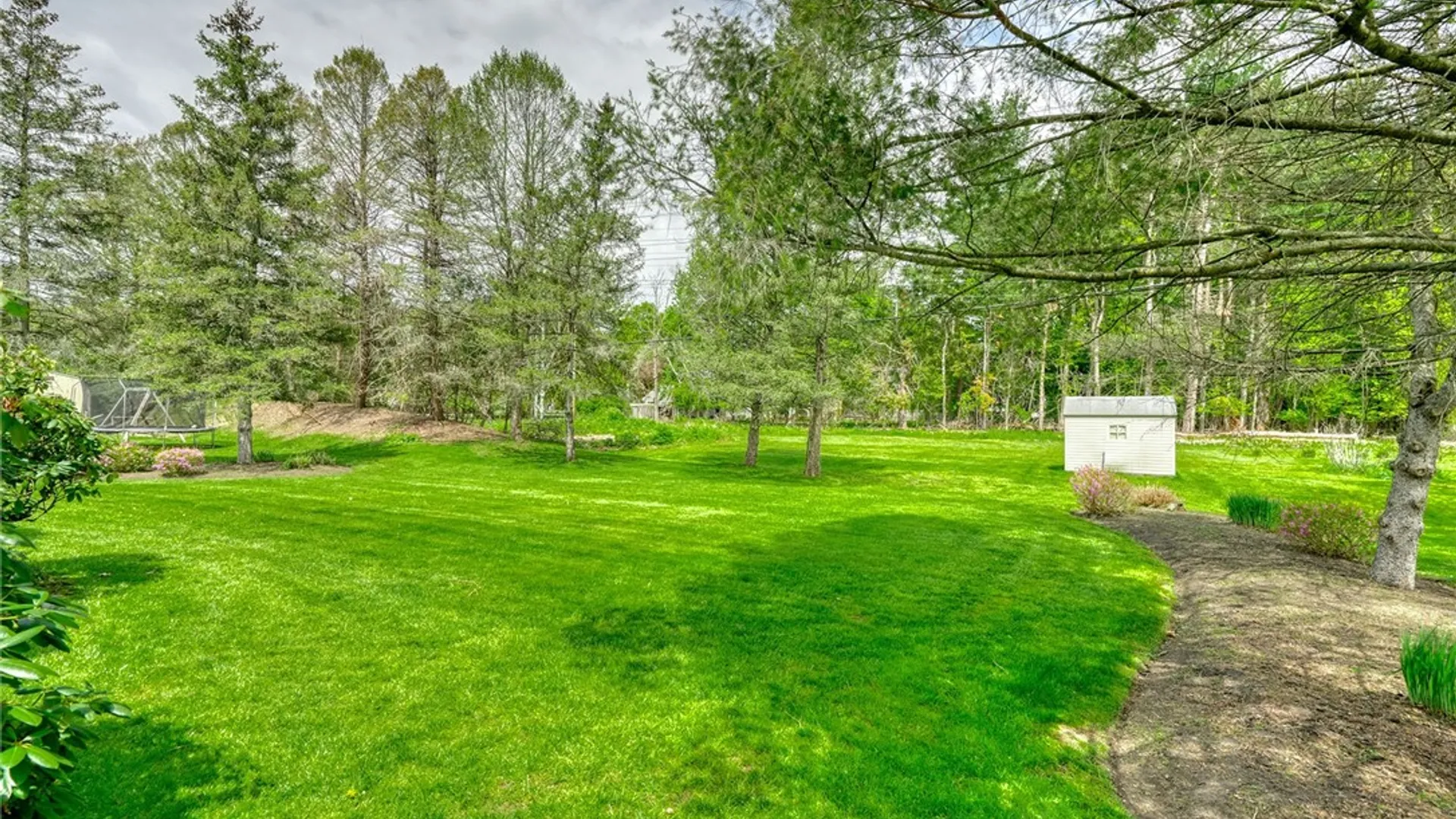Property at 6 Hunters Pointe, Pittsford, NY 14534 47