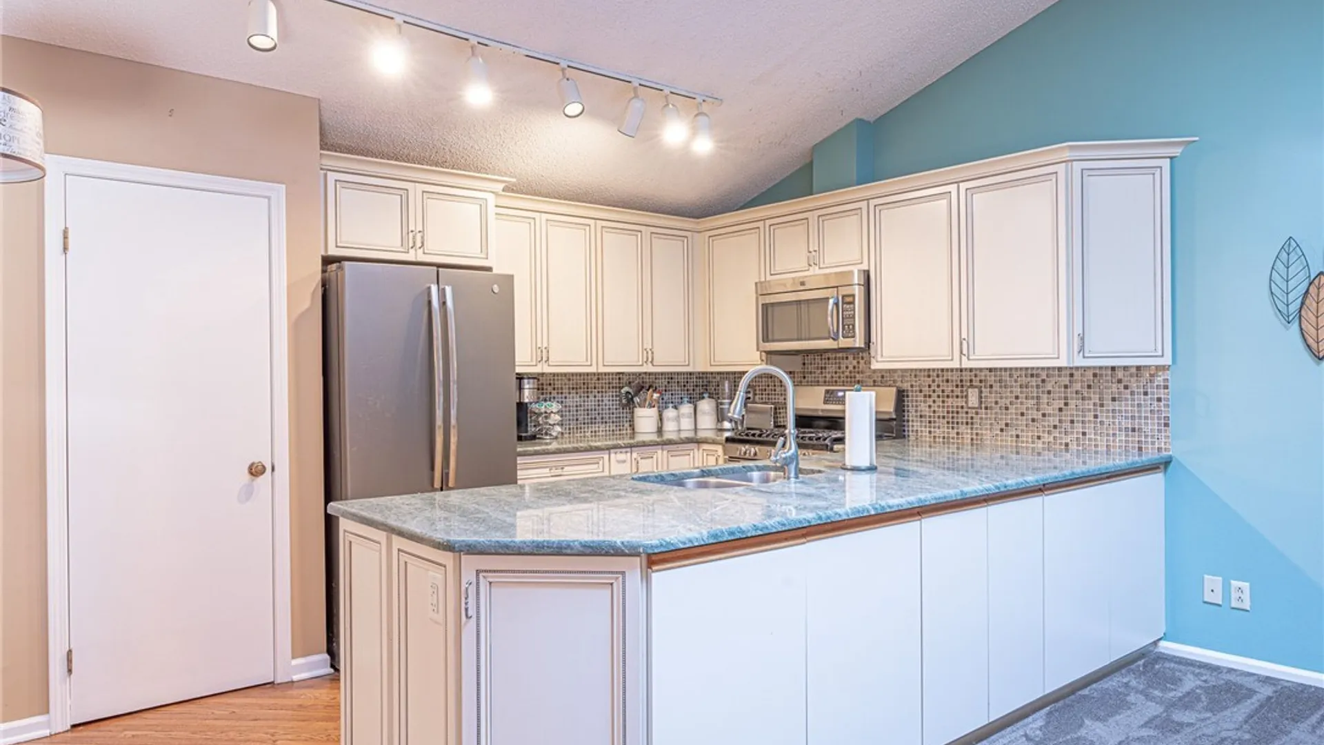 Property at 15 Cimarand Drive, Amherst, NY 14221 7