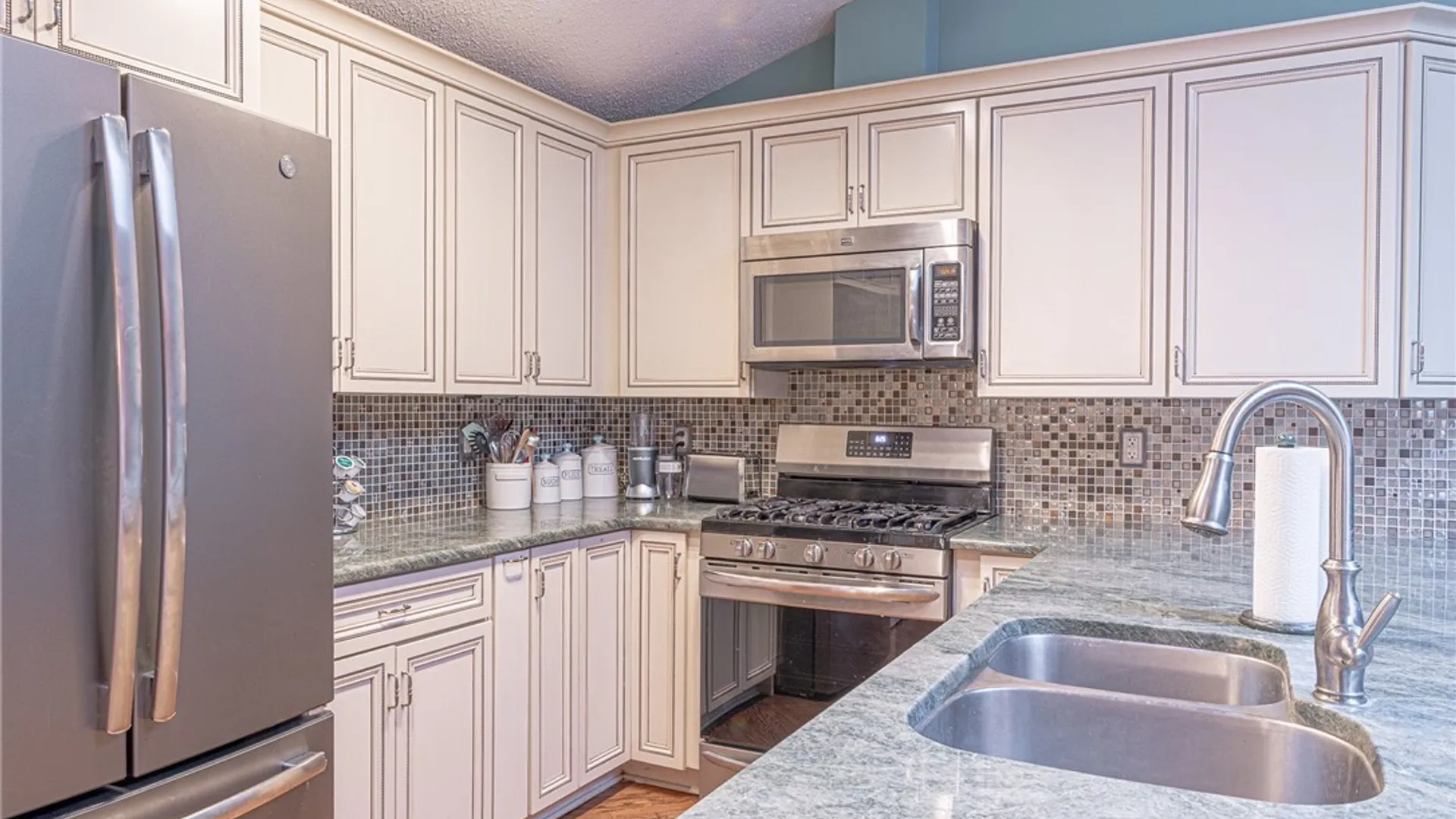 Property at 15 Cimarand Drive, Amherst, NY 14221 8