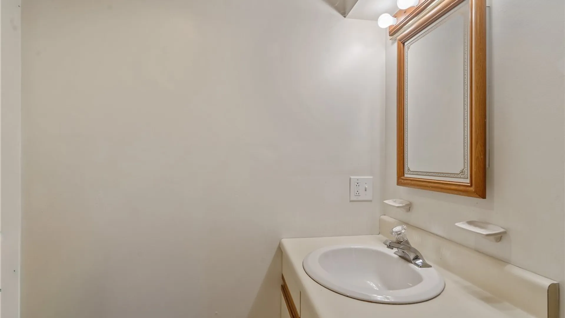 Property at 4187 Burningtree Road, Clay, NY 13090 25
