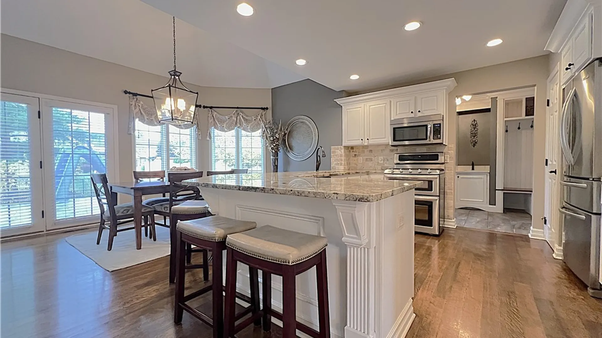 Property at 4059 Foxwood Lane, Clarence, NY 14221 15