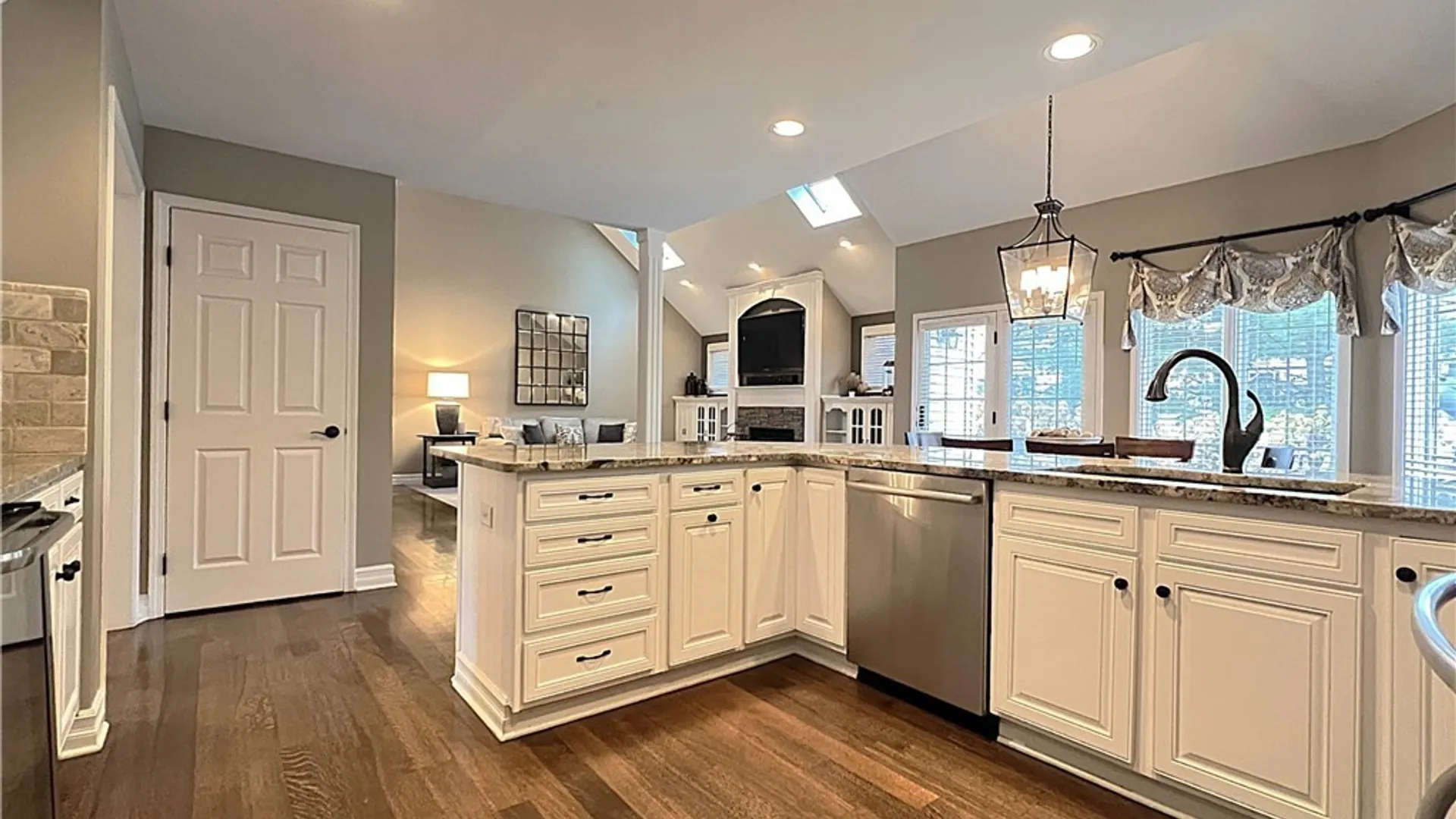 Property at 4059 Foxwood Lane, Clarence, NY 14221 16