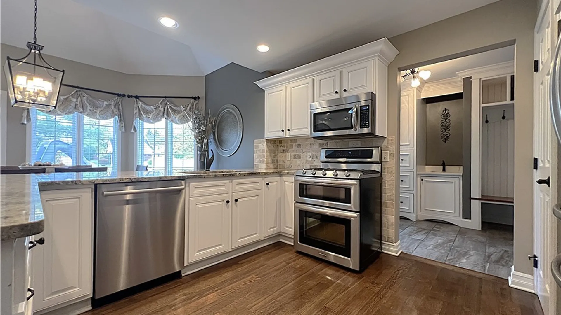 Property at 4059 Foxwood Lane, Clarence, NY 14221 19