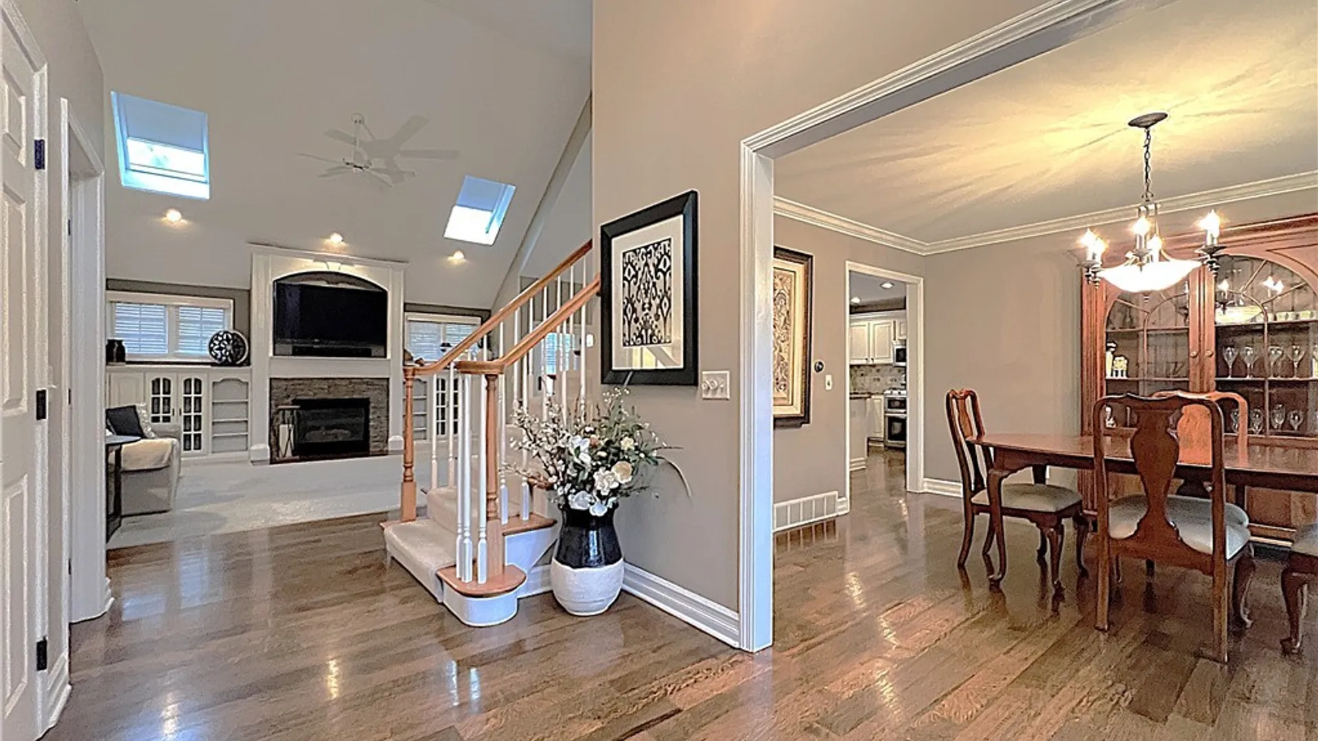 Property at 4059 Foxwood Lane, Clarence, NY 14221 2
