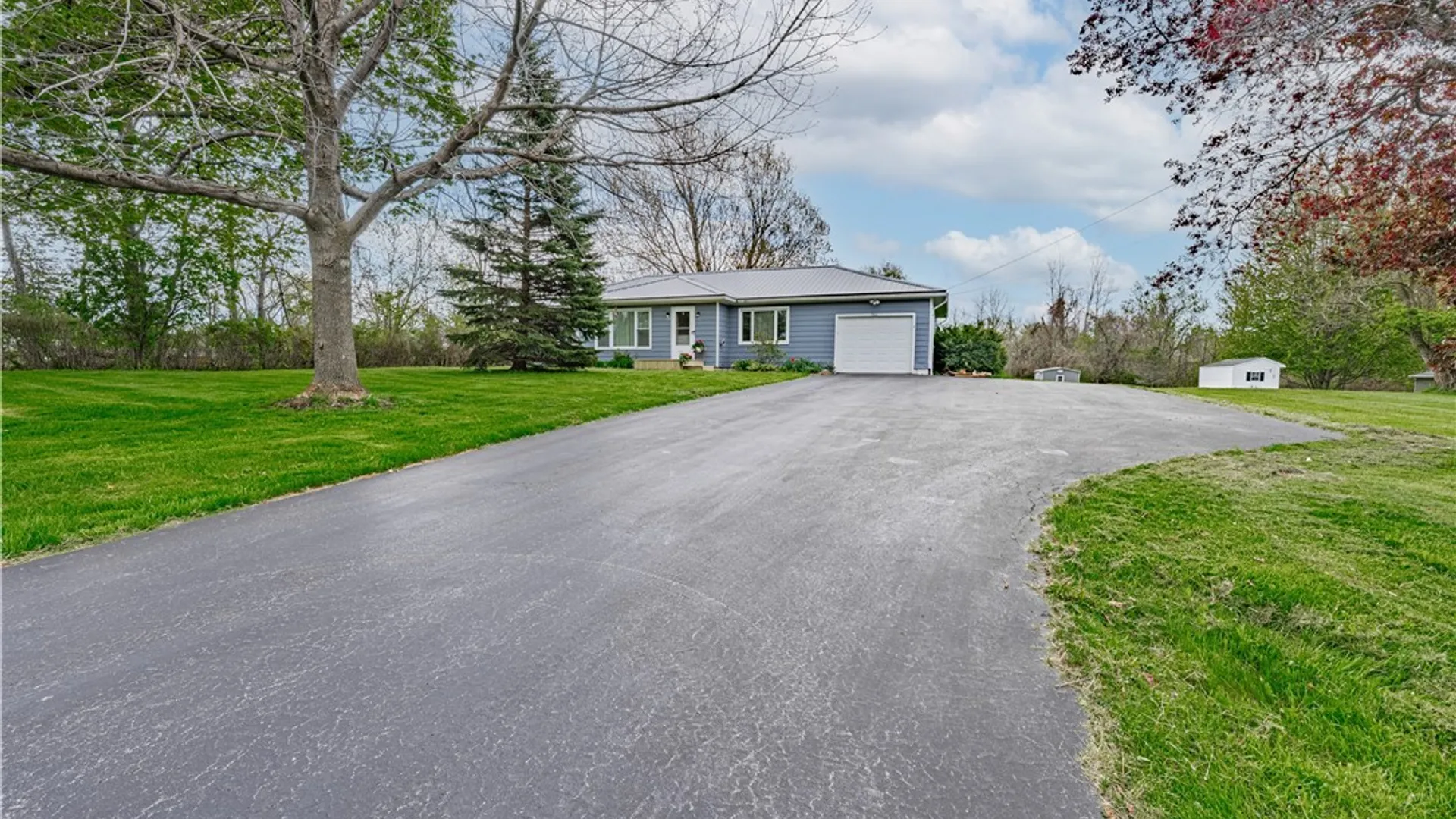 Property at 7964 Chestnut Ridge Road, Royalton, NY 14067 3
