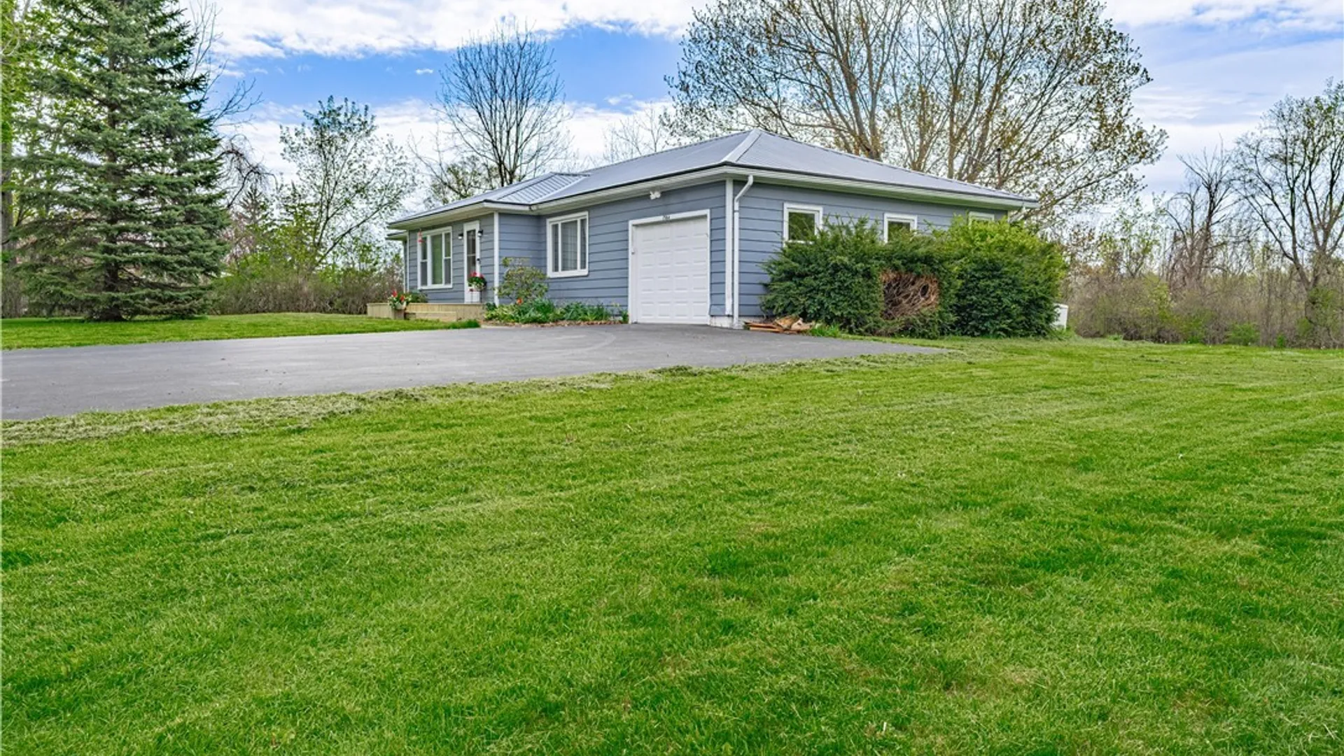 Property at 7964 Chestnut Ridge Road, Royalton, NY 14067 6