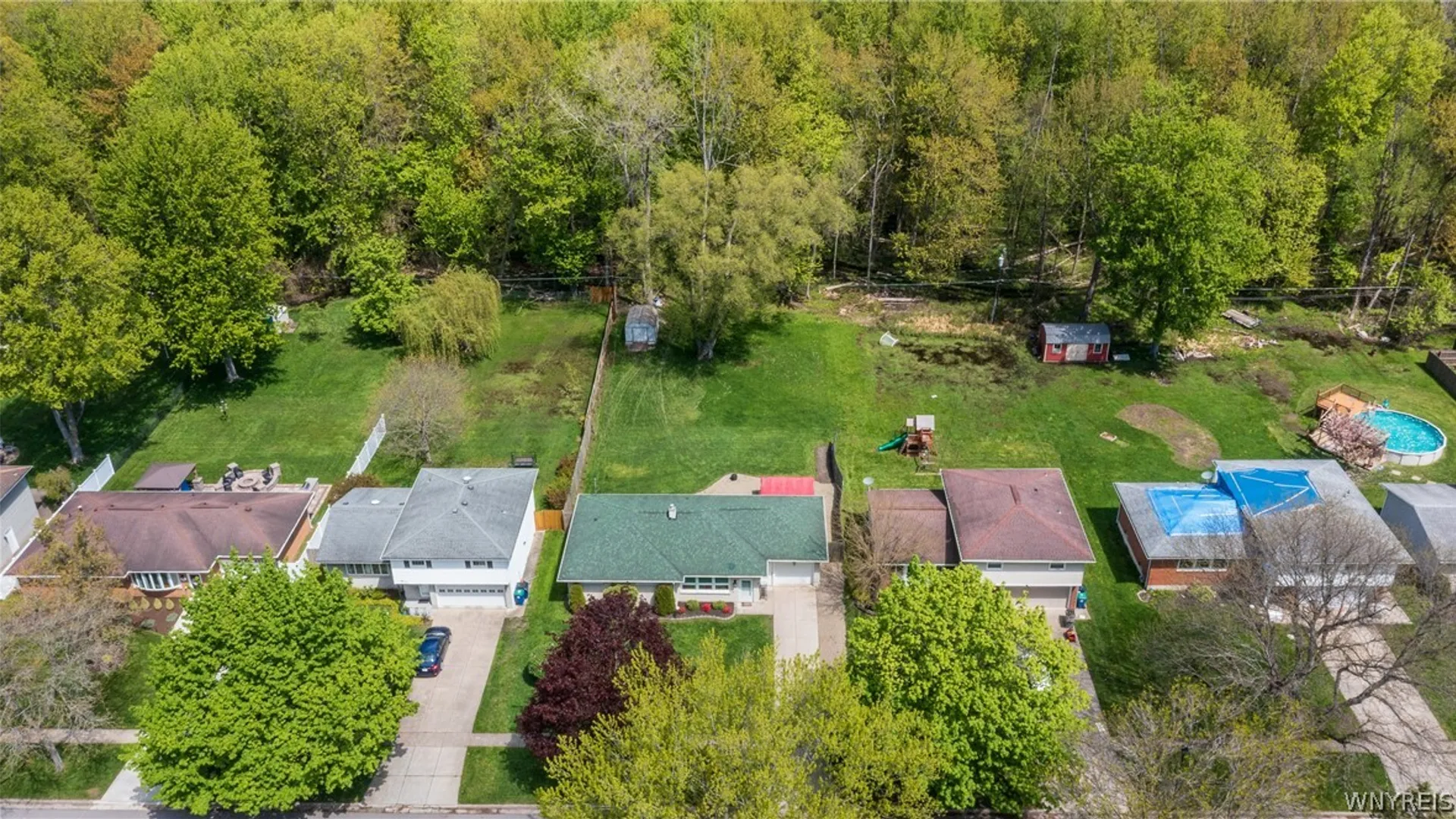 Property at 53 Burgundy Ter, Amherst, NY 14228 15