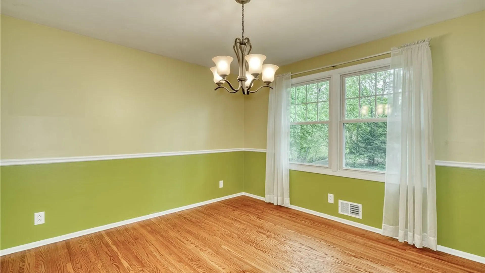 Property at 160 Courtly Circle, Greece, NY 14615 10