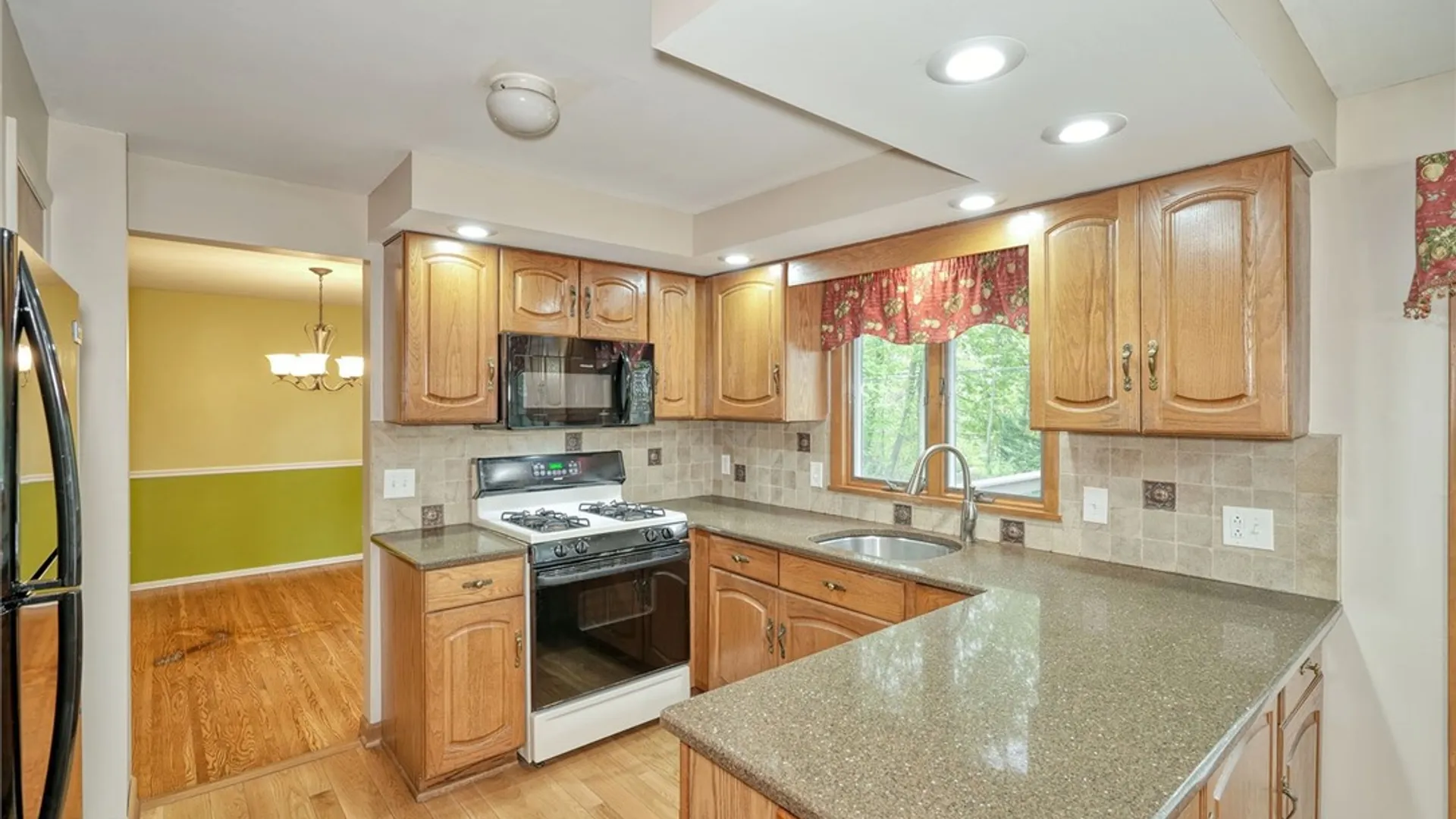 Property at 160 Courtly Circle, Greece, NY 14615 15