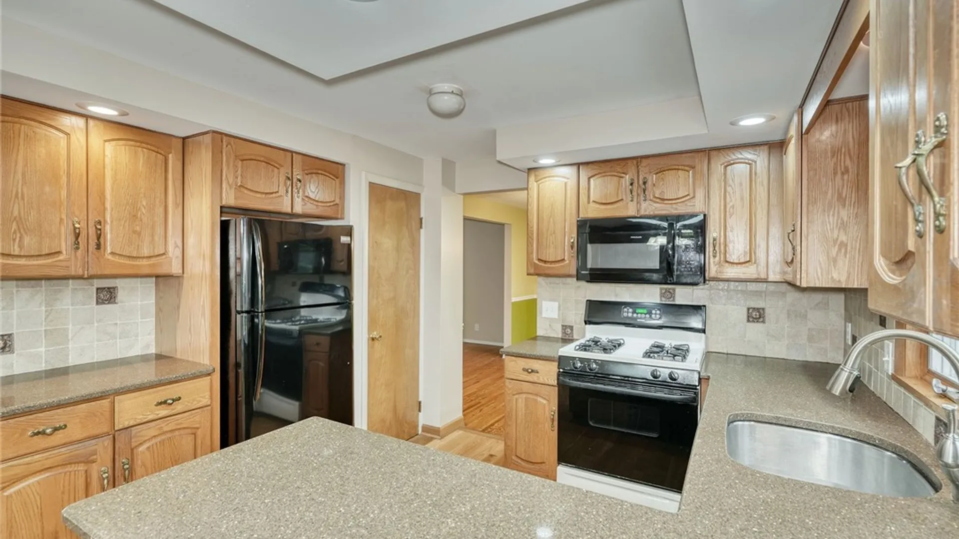 Property at 160 Courtly Circle, Greece, NY 14615 16