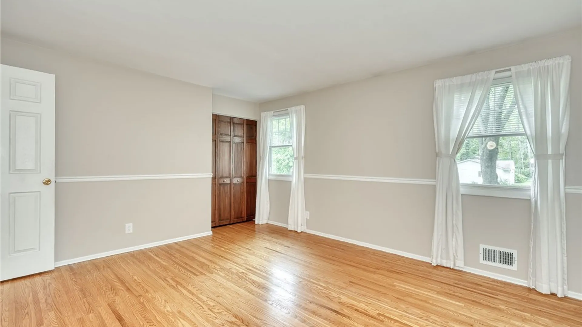 Property at 160 Courtly Circle, Greece, NY 14615 21