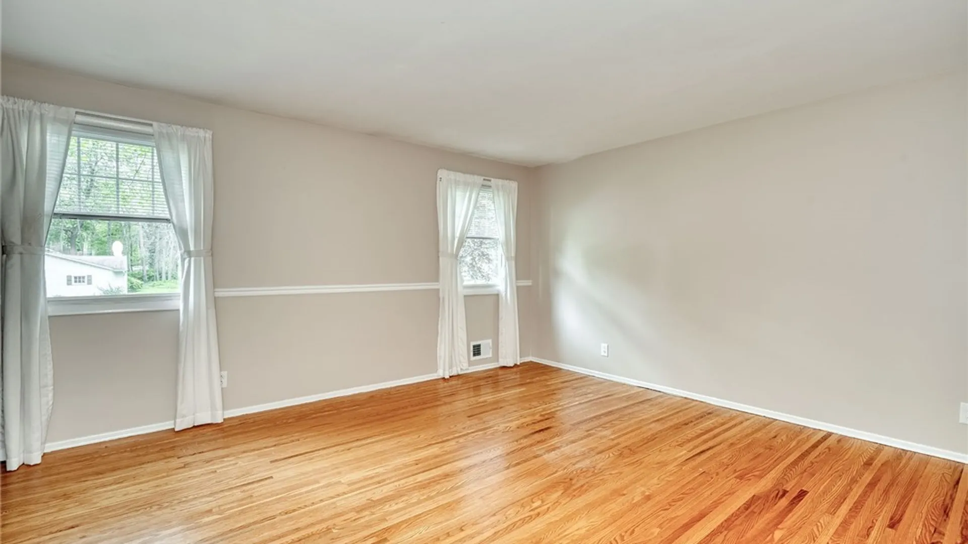 Property at 160 Courtly Circle, Greece, NY 14615 22