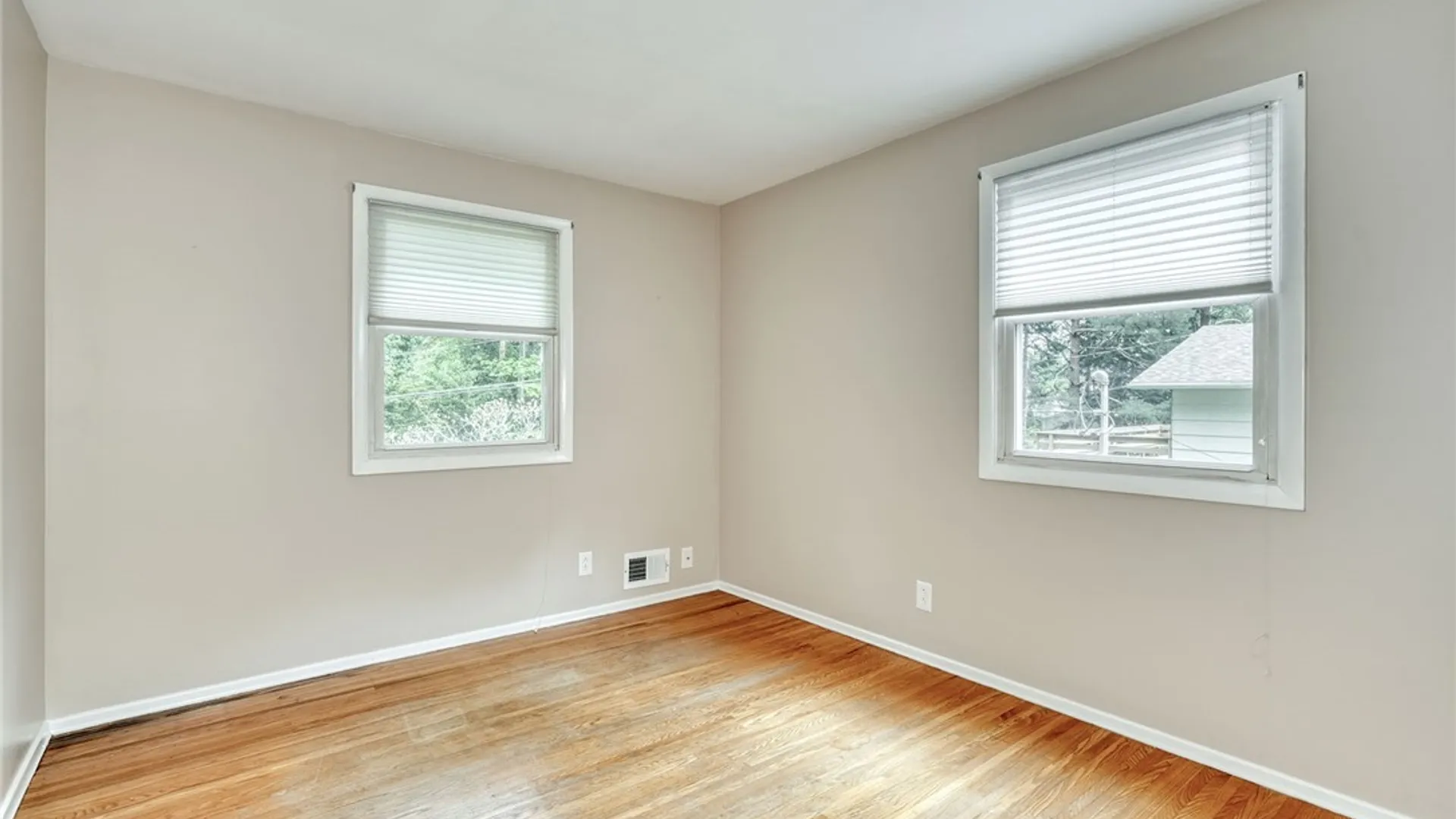 Property at 160 Courtly Circle, Greece, NY 14615 24