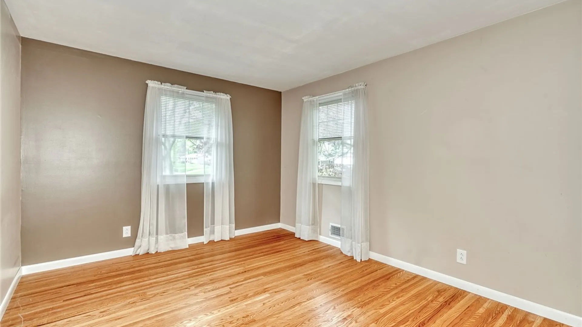 Property at 160 Courtly Circle, Greece, NY 14615 26