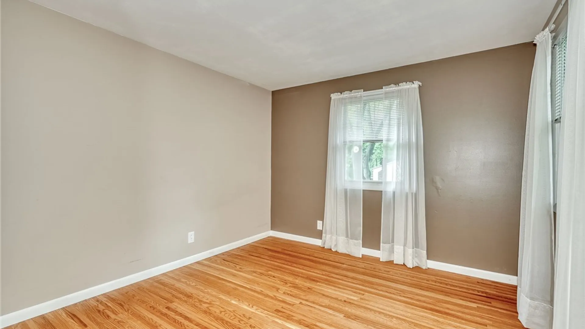 Property at 160 Courtly Circle, Greece, NY 14615 27