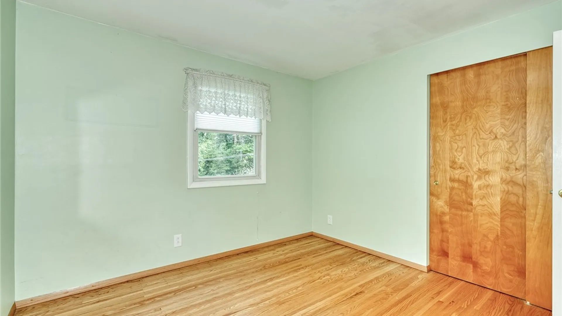 Property at 160 Courtly Circle, Greece, NY 14615 29