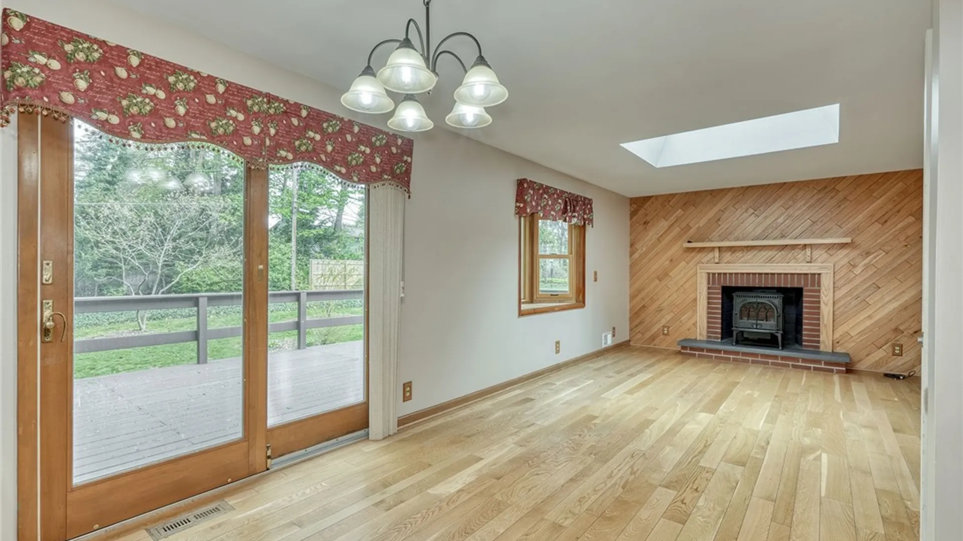 Property at 160 Courtly Circle, Greece, NY 14615 3