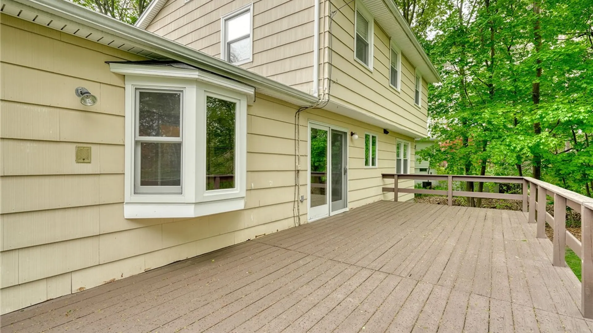 Property at 160 Courtly Circle, Greece, NY 14615 34