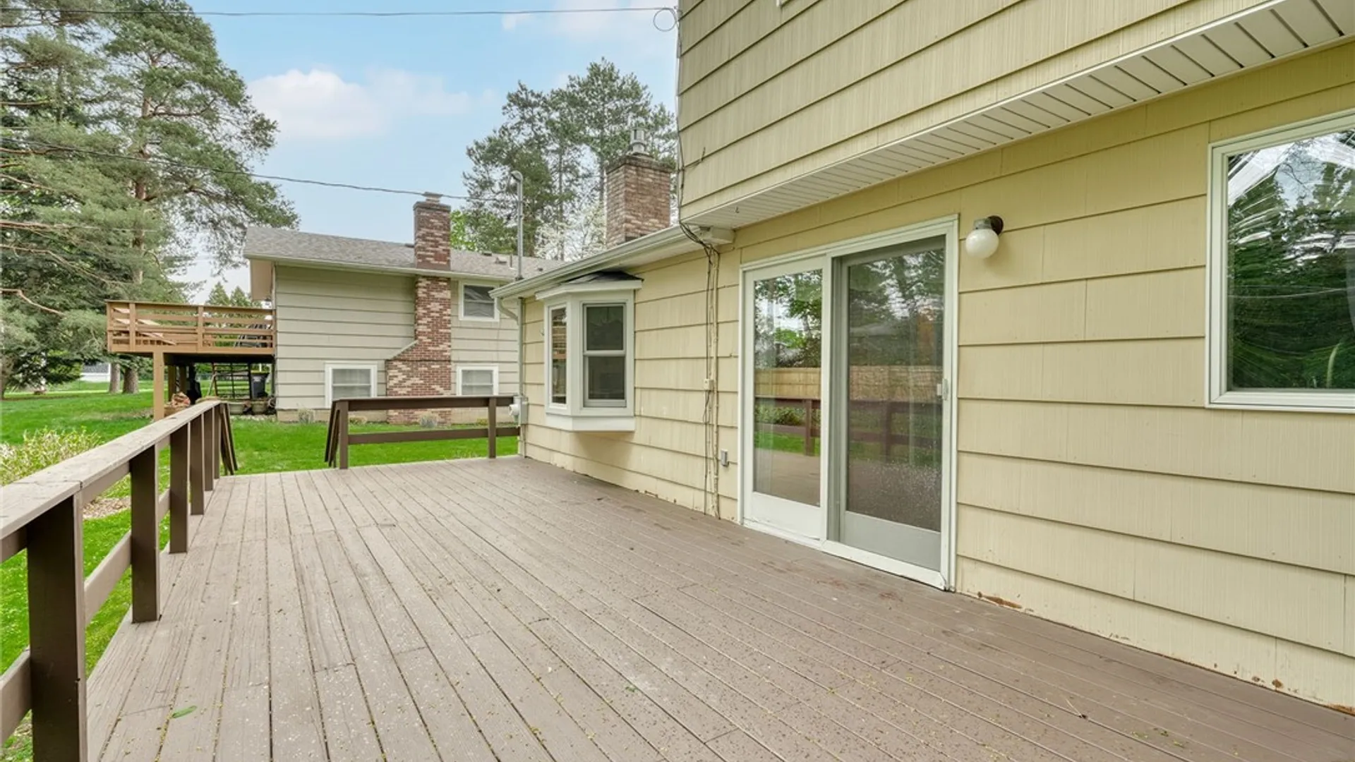 Property at 160 Courtly Circle, Greece, NY 14615 35