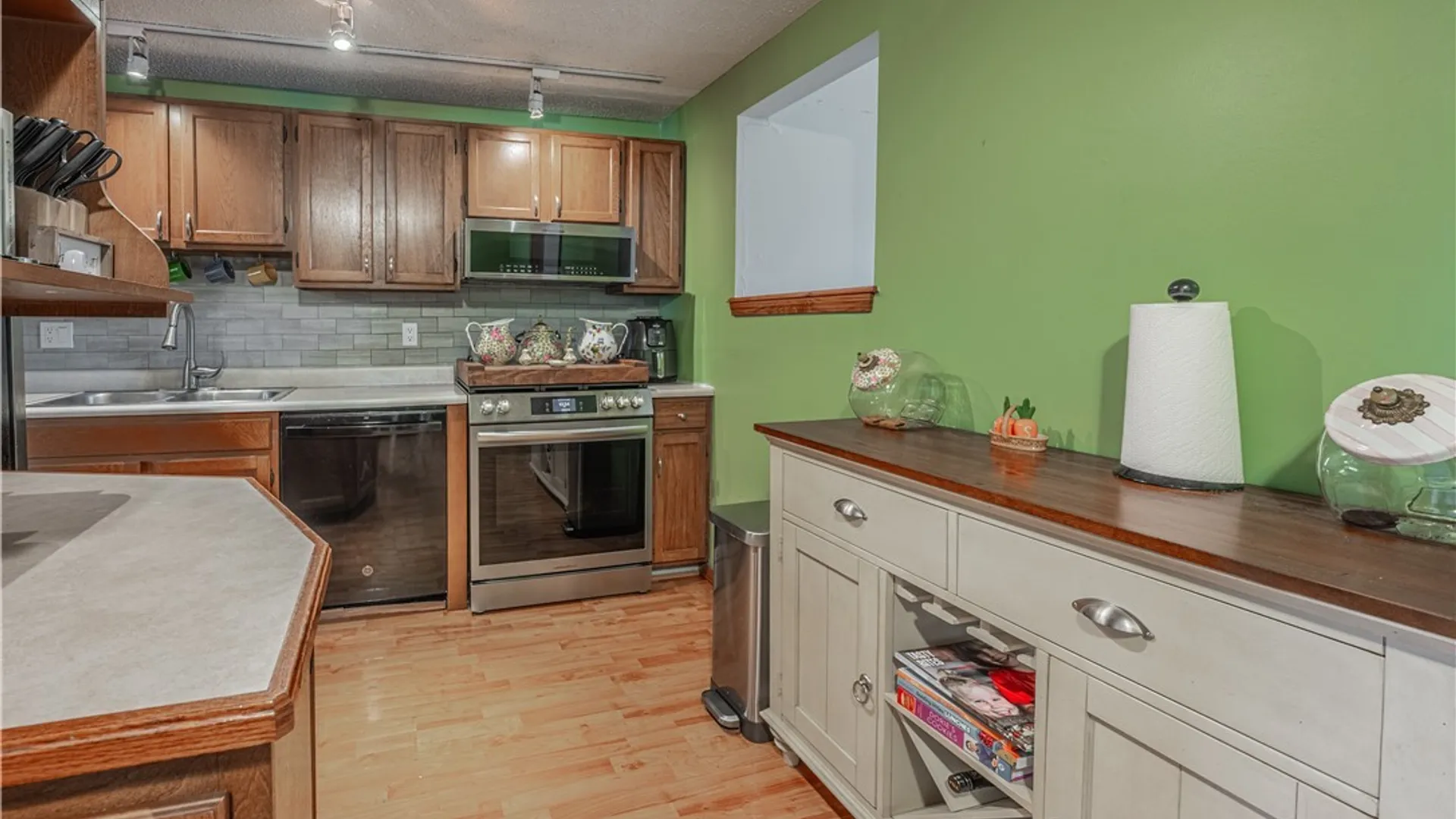 Property at 6932 Academy Lane, Lockport Town, NY 14094 14