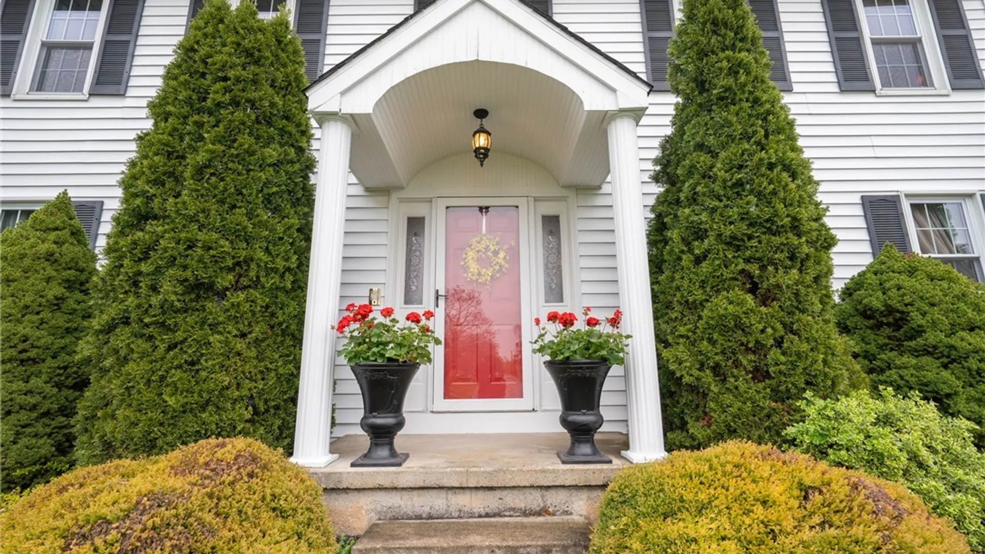 Property at 17 Alanview Drive, Lockport City, NY 14094 3