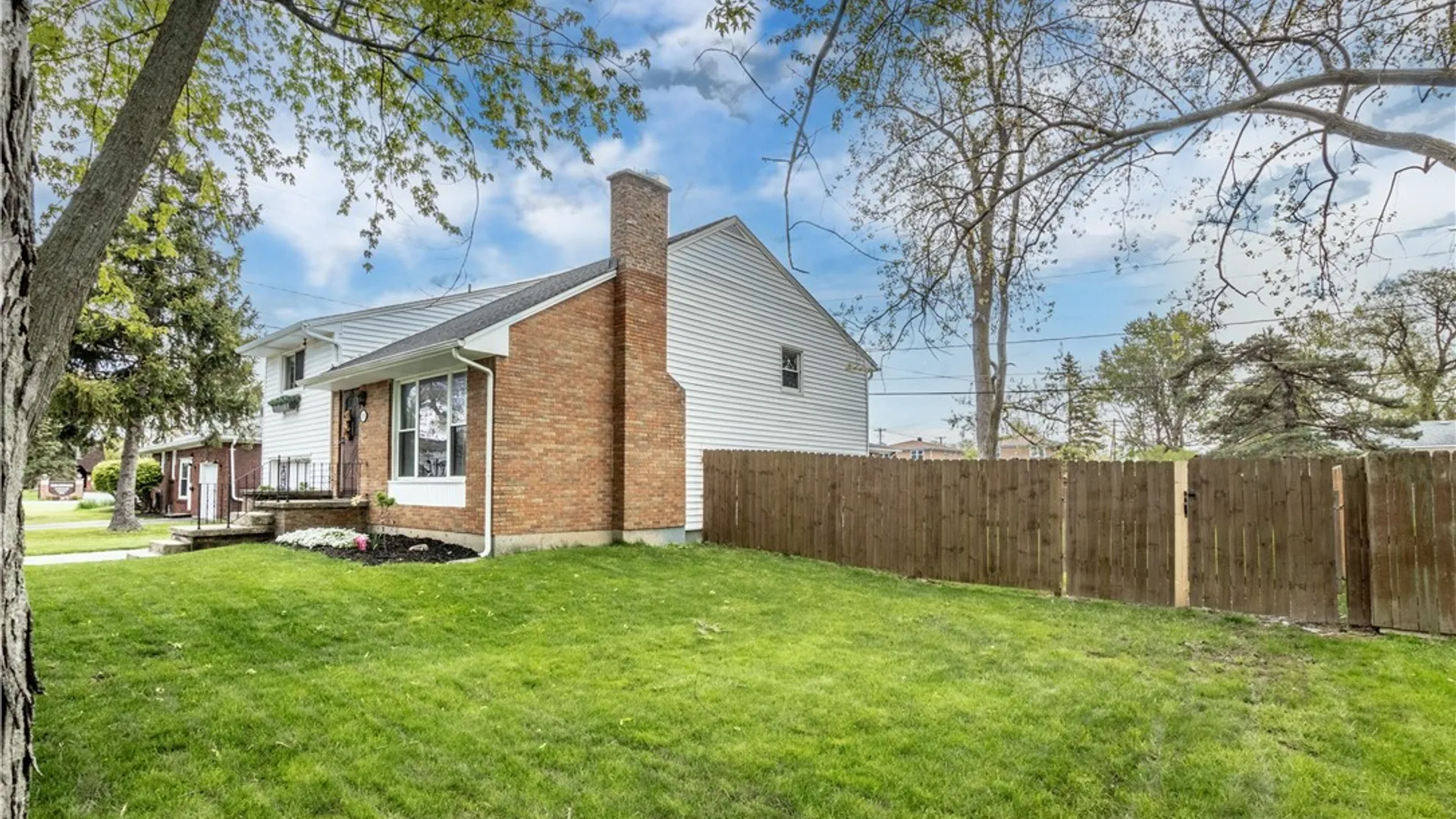 Property at 105 Rose Avenue, West Seneca, NY 14224 4
