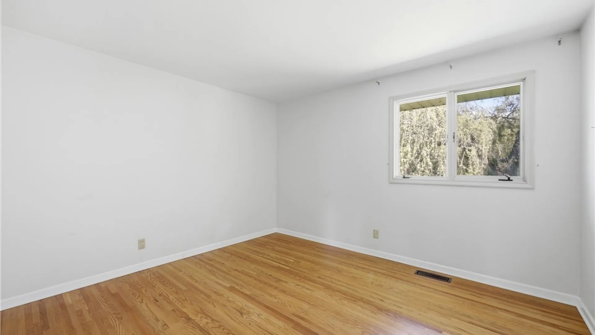 Property at 38 Greenbrier Road, Amherst, NY 14226 20
