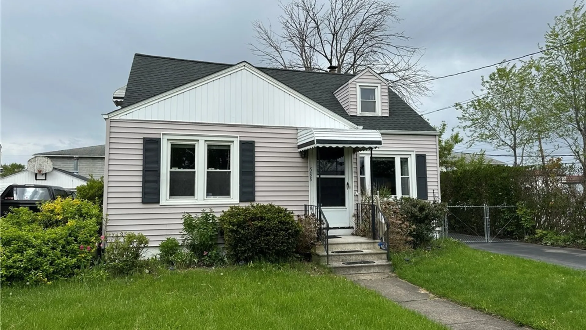 Property at 688 78th Street, Niagara Falls, NY 14304 3