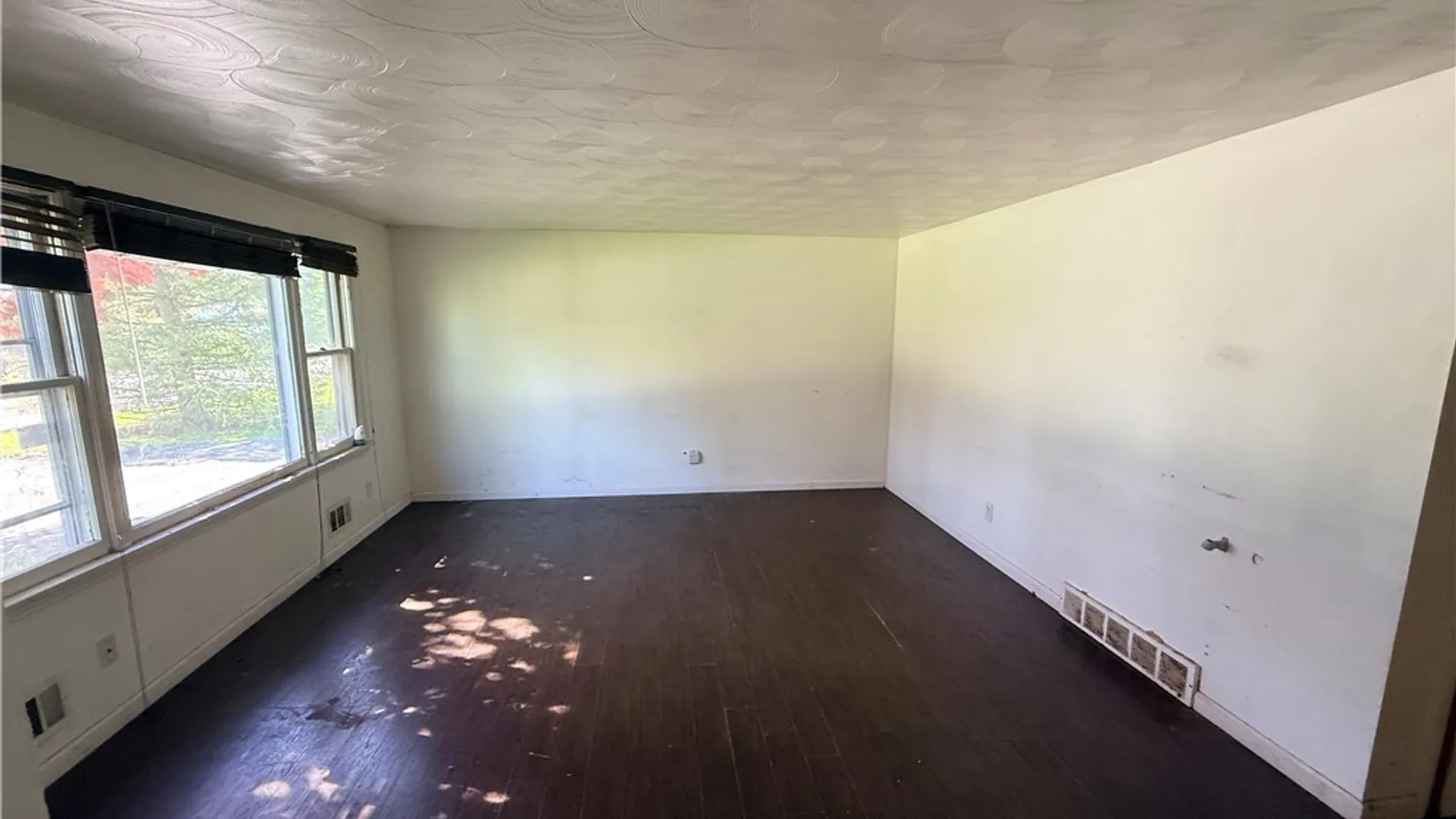 Property at 12 Gannett Road, Farmington, NY 14425 12