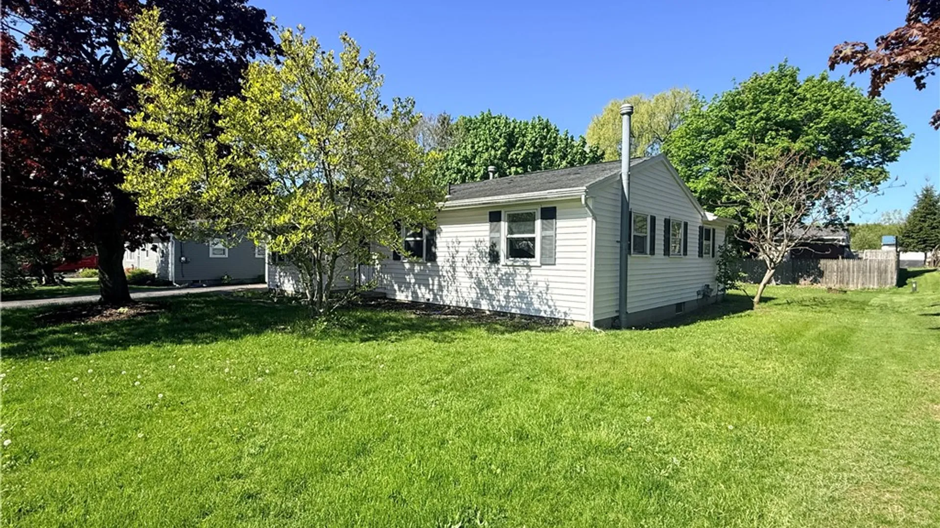 Property at 12 Gannett Road, Farmington, NY 14425 4