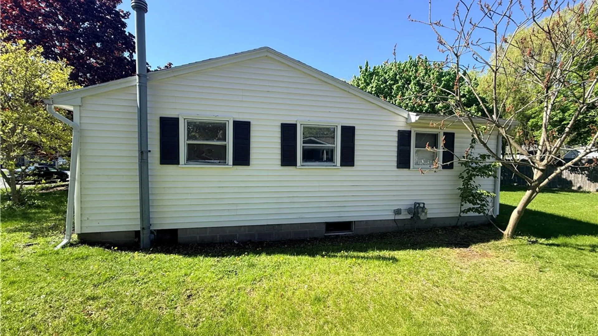 Property at 12 Gannett Road, Farmington, NY 14425 5