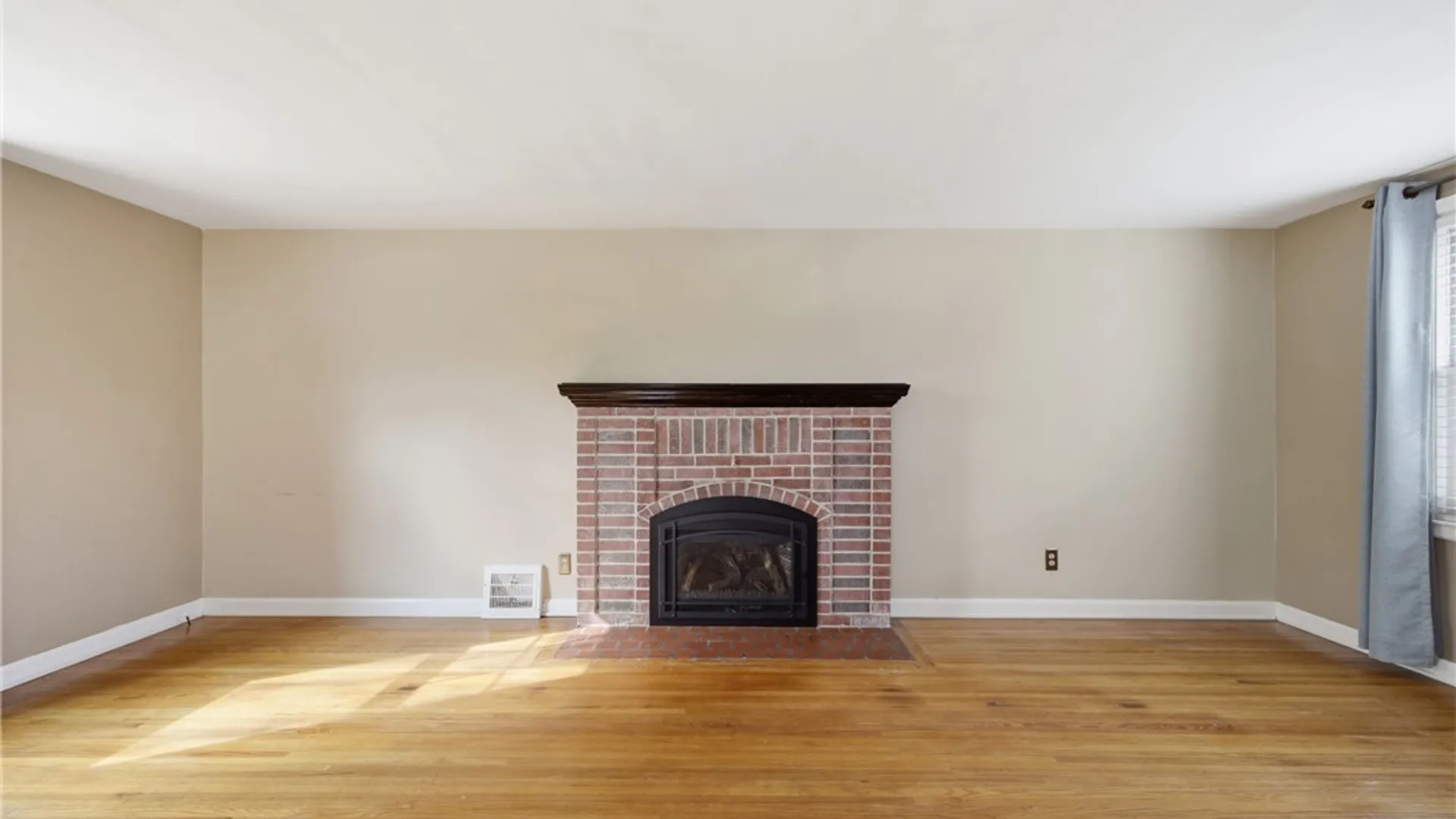 Property at 115 Colvinhurst Drive, Tonawanda, NY 14223 10