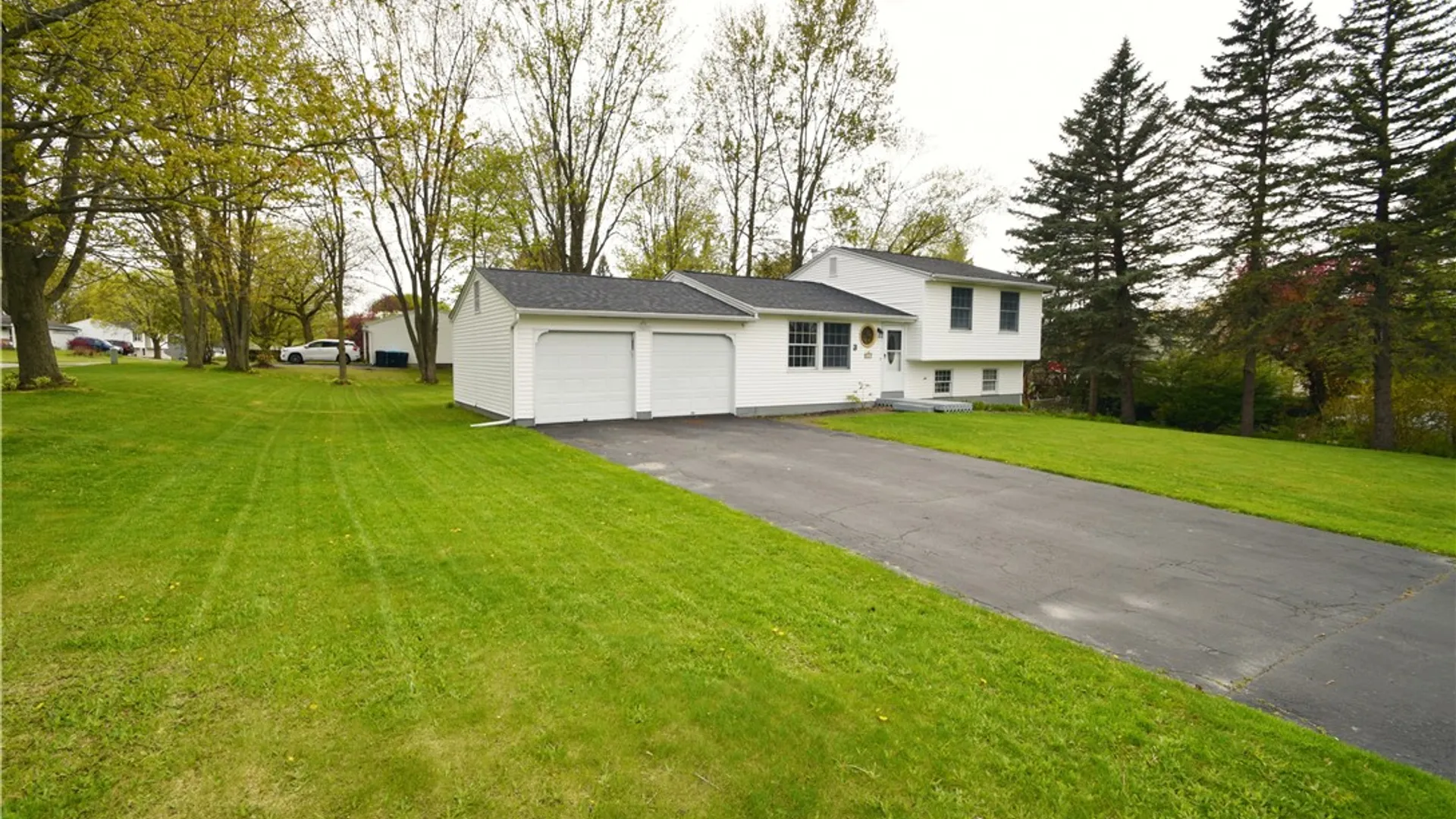 Property at 3 Cascade Road, Henrietta, NY 14586 3