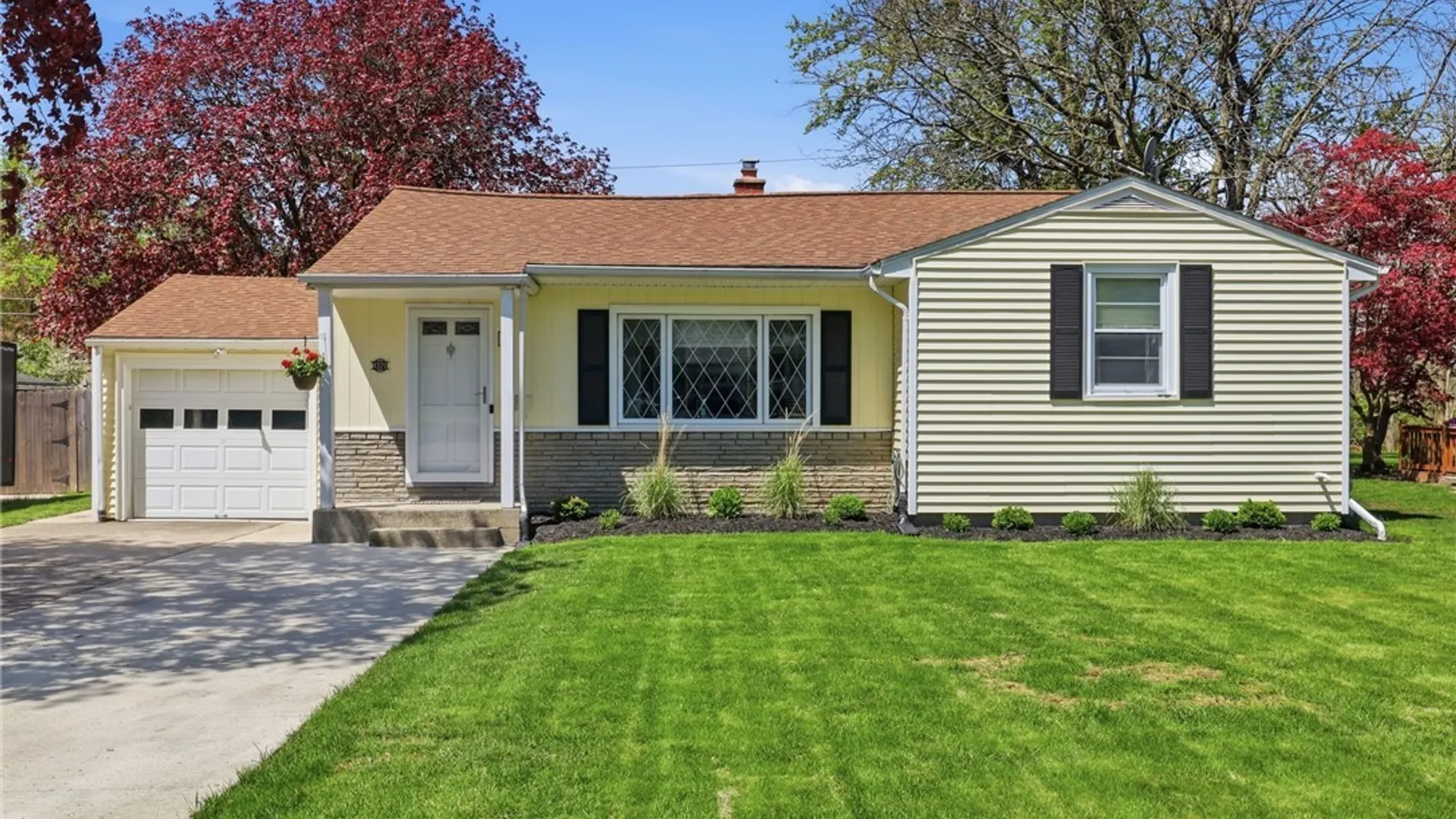 Property at 4320 Cameron Drive, Clarence, NY 14221 3