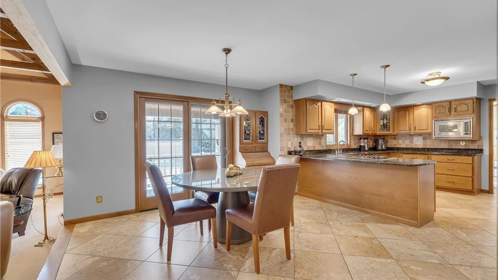 Property at 11 Stratford Court, Amherst, NY 14051 16
