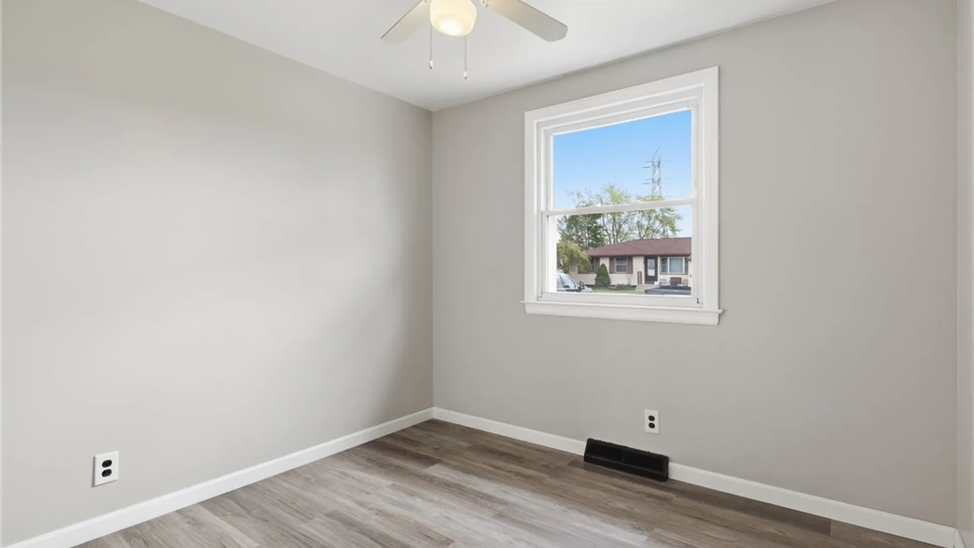 Property at 24 Patton Lane, Cheektowaga, NY 14225 13