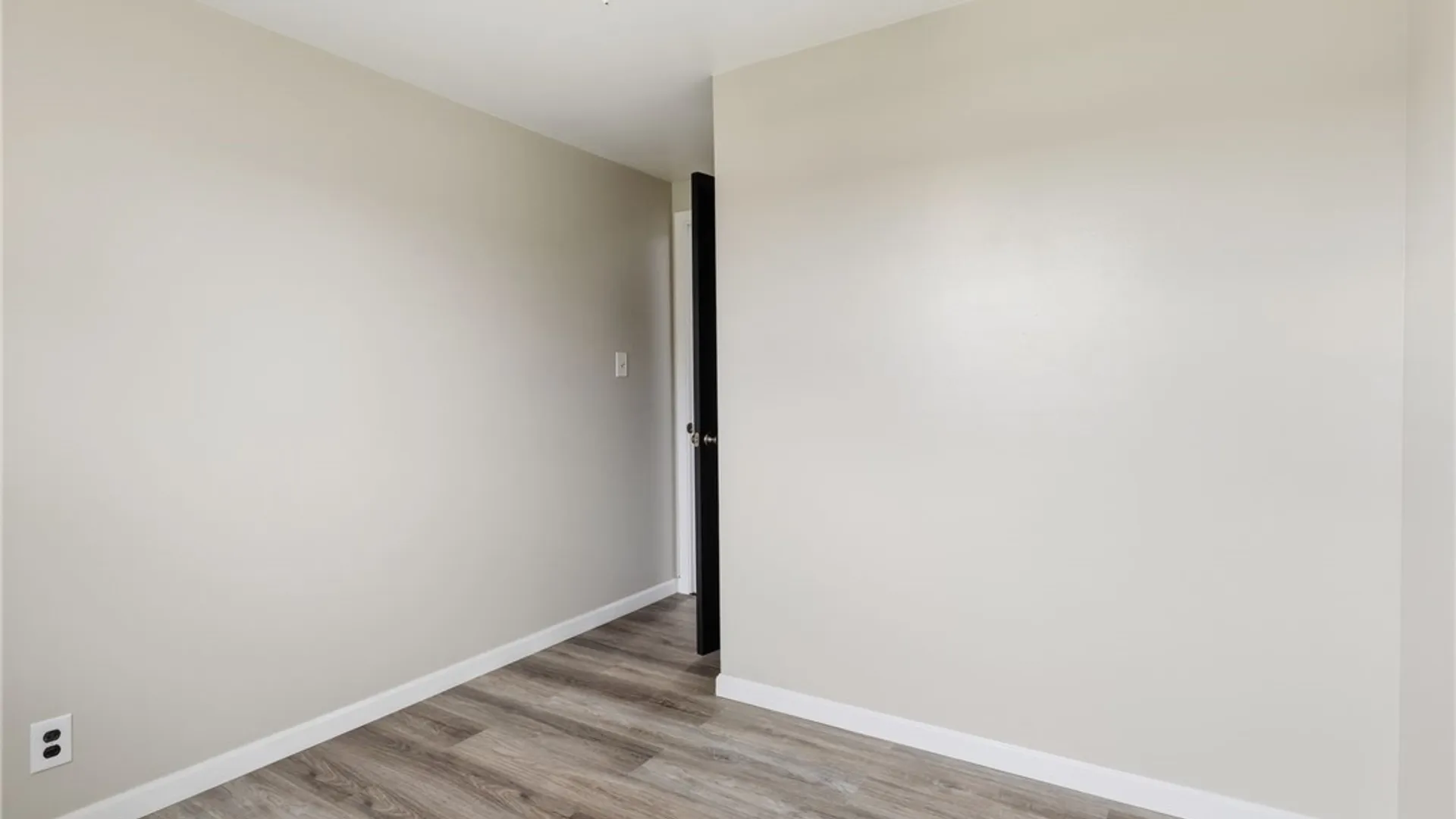 Property at 24 Patton Lane, Cheektowaga, NY 14225 14