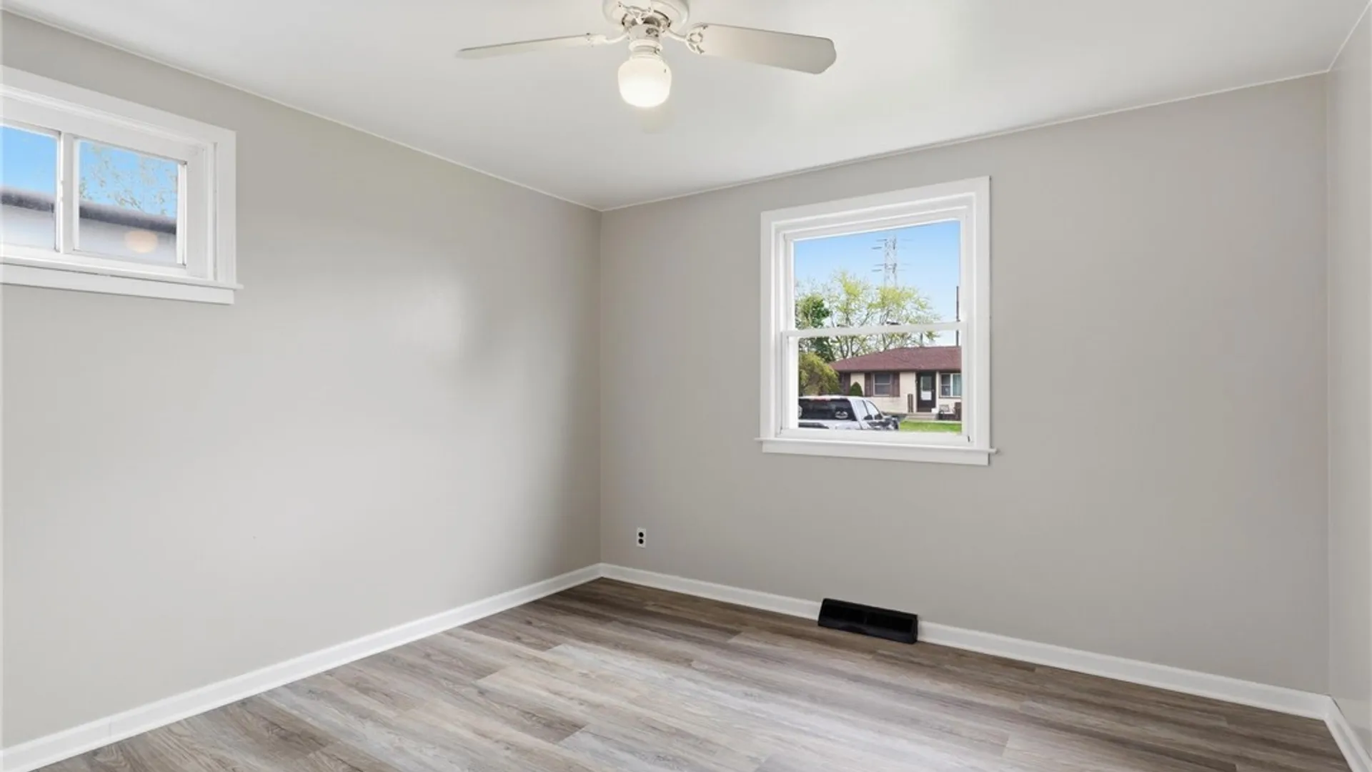 Property at 24 Patton Lane, Cheektowaga, NY 14225 15