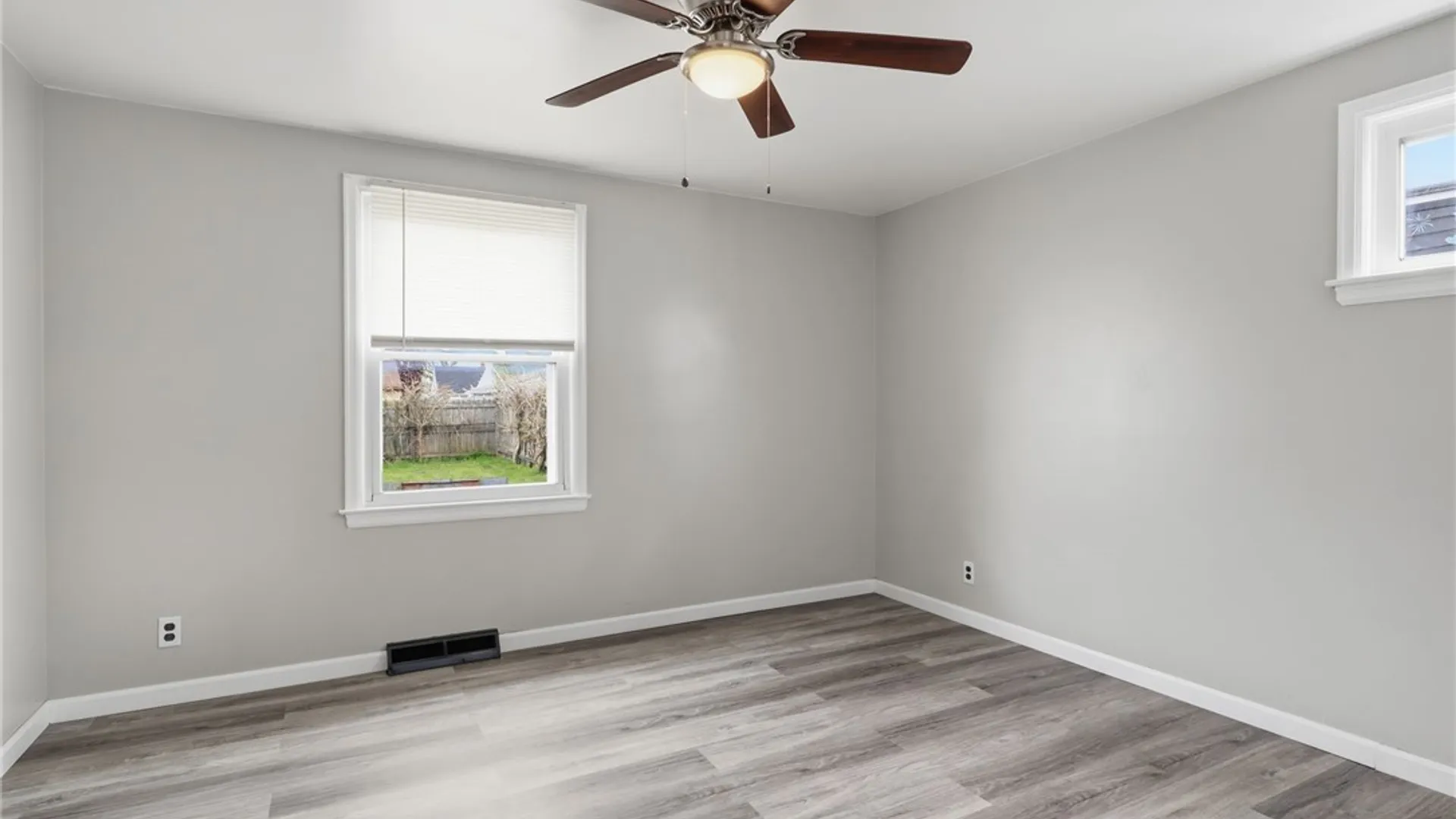 Property at 24 Patton Lane, Cheektowaga, NY 14225 17