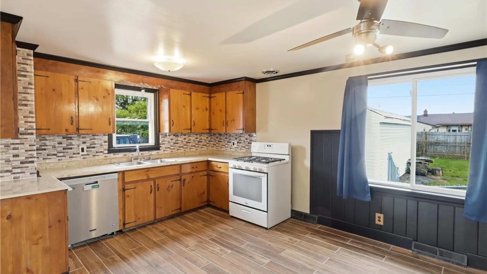 Property at 24 Patton Lane, Cheektowaga, NY 14225 7