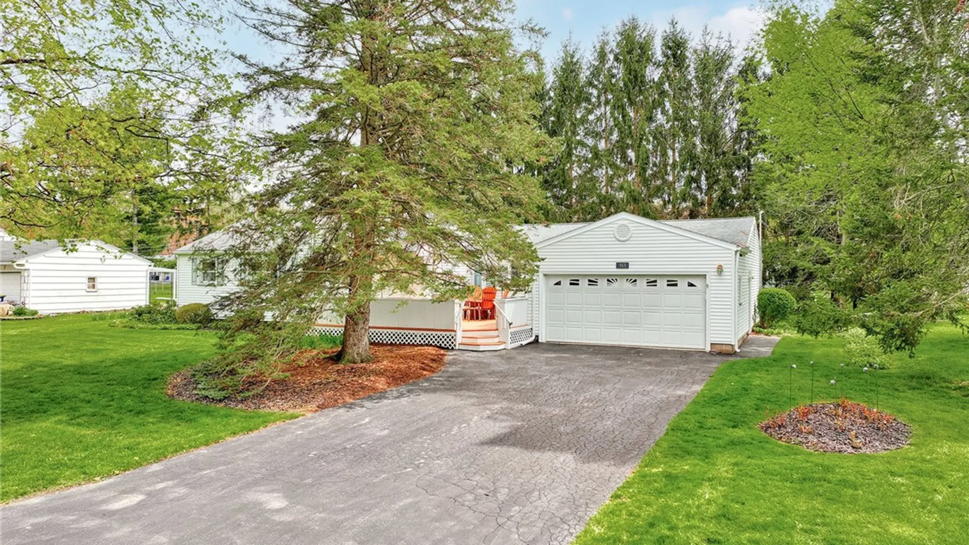 Property at 513 Glenview Court, Webster, NY 14580 2