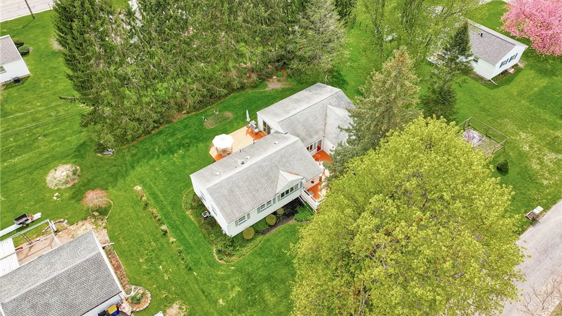 Property at 513 Glenview Court, Webster, NY 14580 4