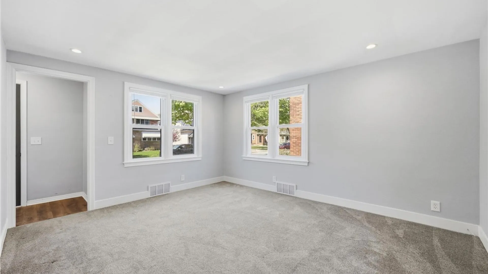 Property at 127 Chamberlin Drive, West Seneca, NY 14210 12