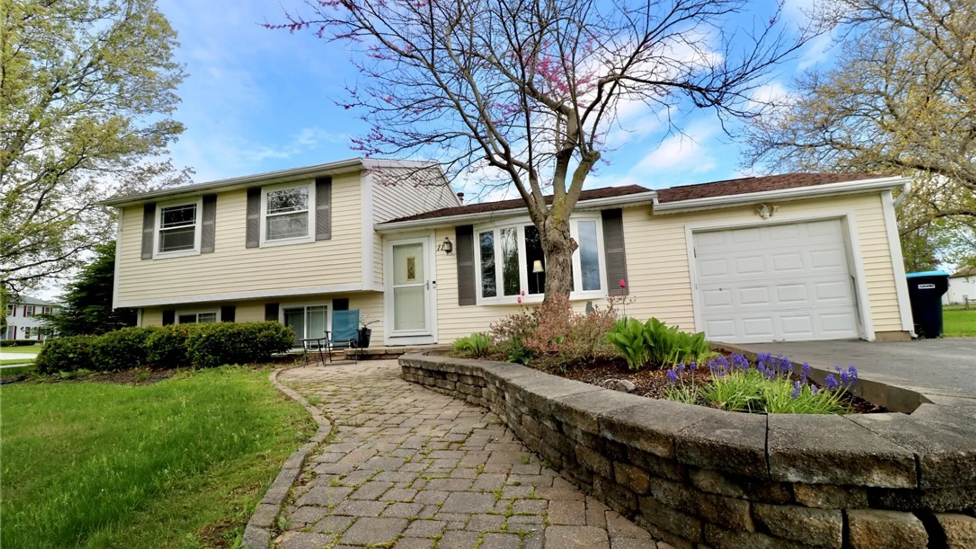 Property at 11 Glenside Way, Greece, NY 14612 3