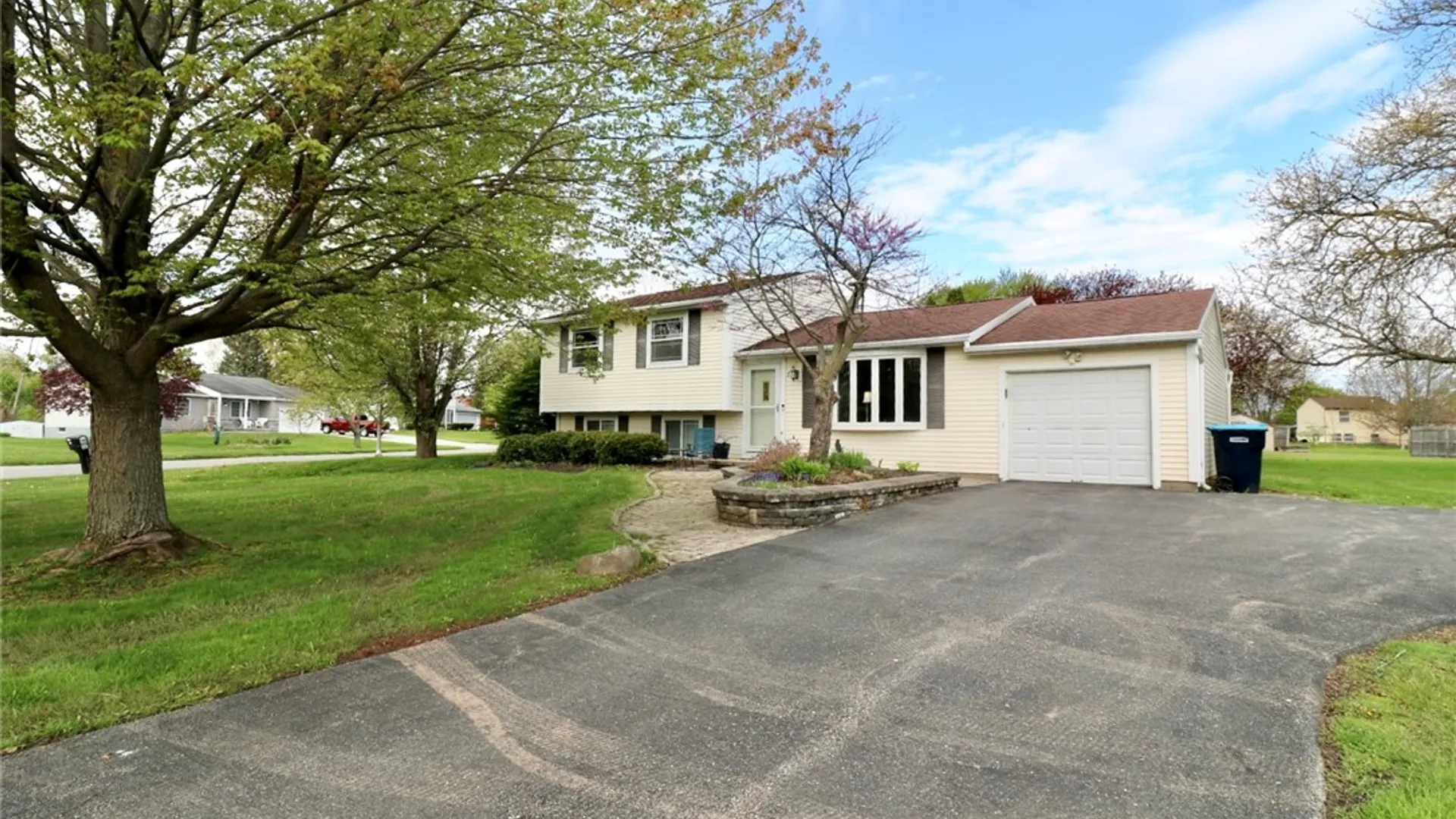 Property at 11 Glenside Way, Greece, NY 14612 4
