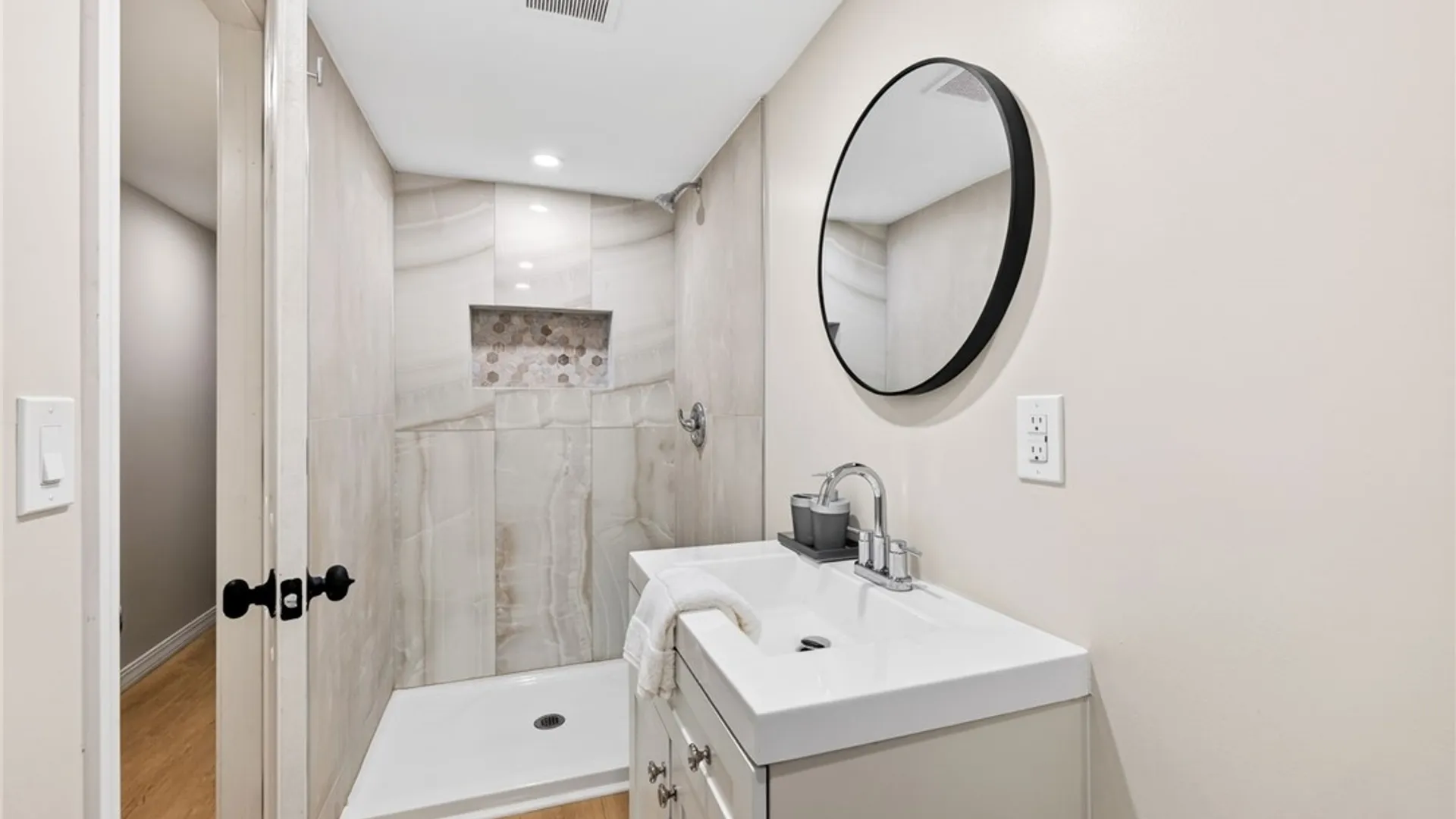 Property at 246 Ford Avenue, Gates, NY 14606 15