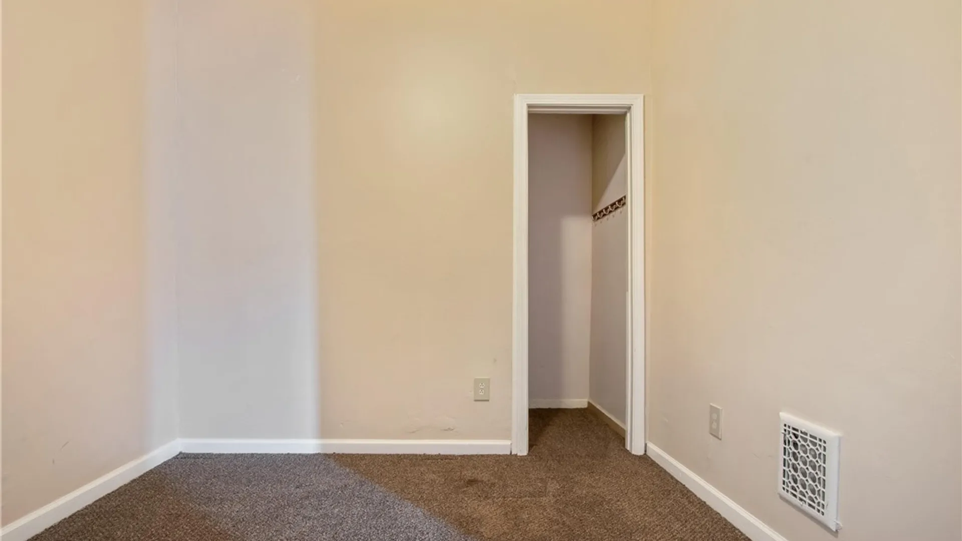 Property at 152 Wildwood Place, West Seneca, NY 14210 11