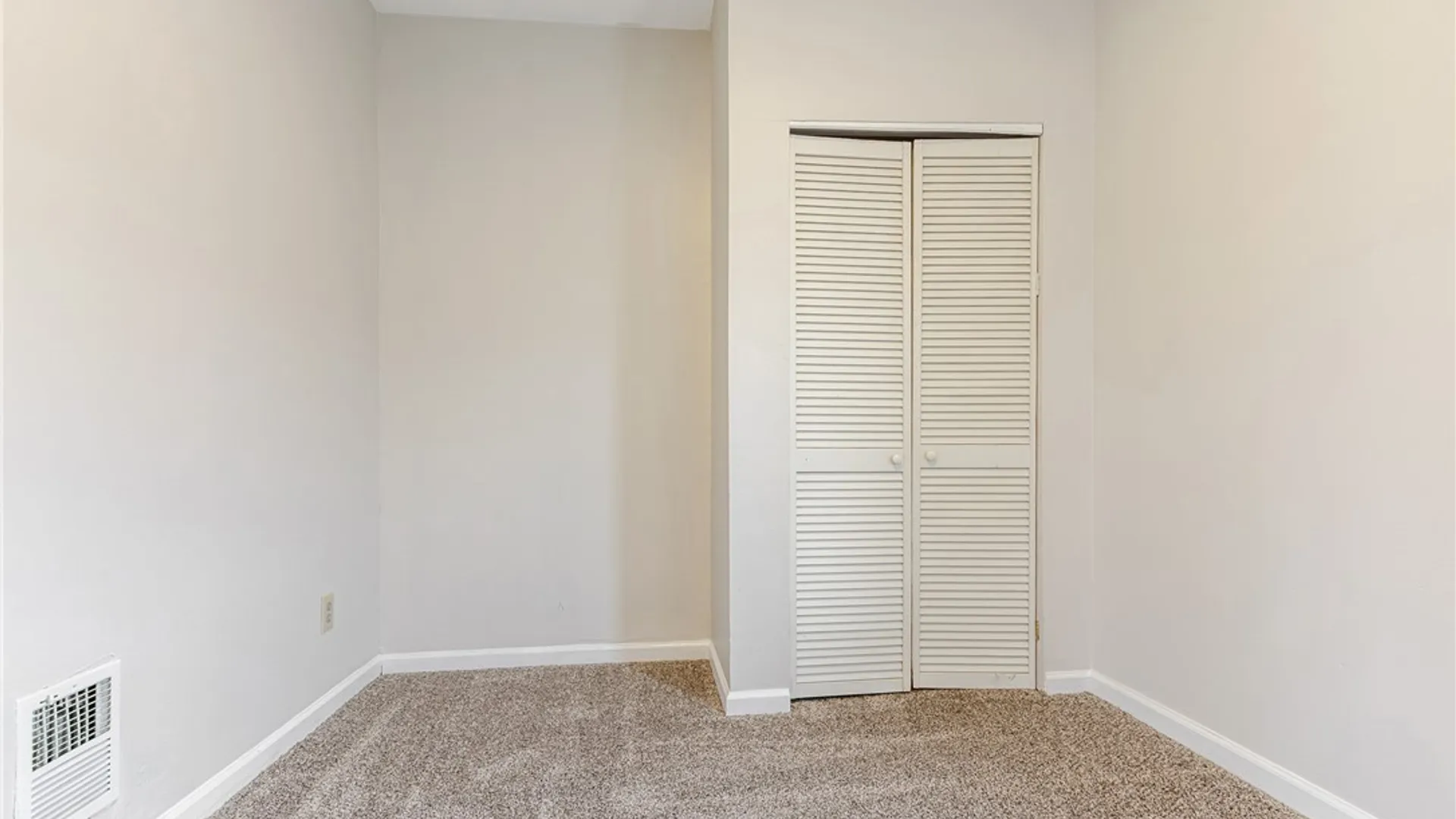 Property at 152 Wildwood Place, West Seneca, NY 14210 27