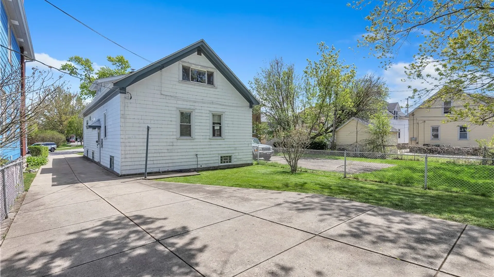 Property at 4 Hawthorne Ave, Tonawanda, NY 14223 4